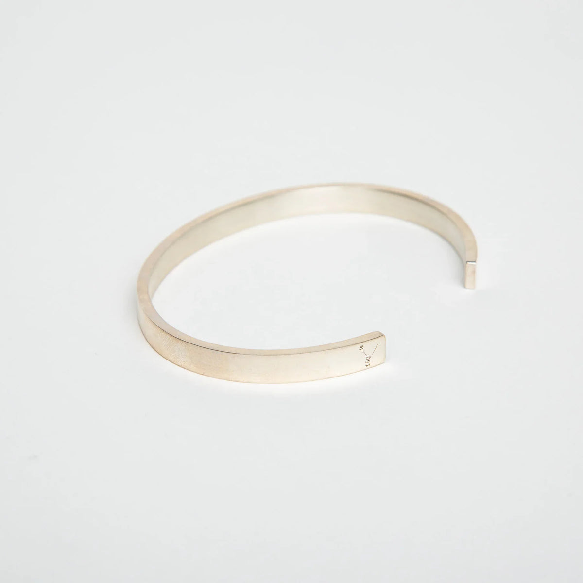 LE GRAMME | 15G POLISHED SILVER RIBBON CUFF BRACELET