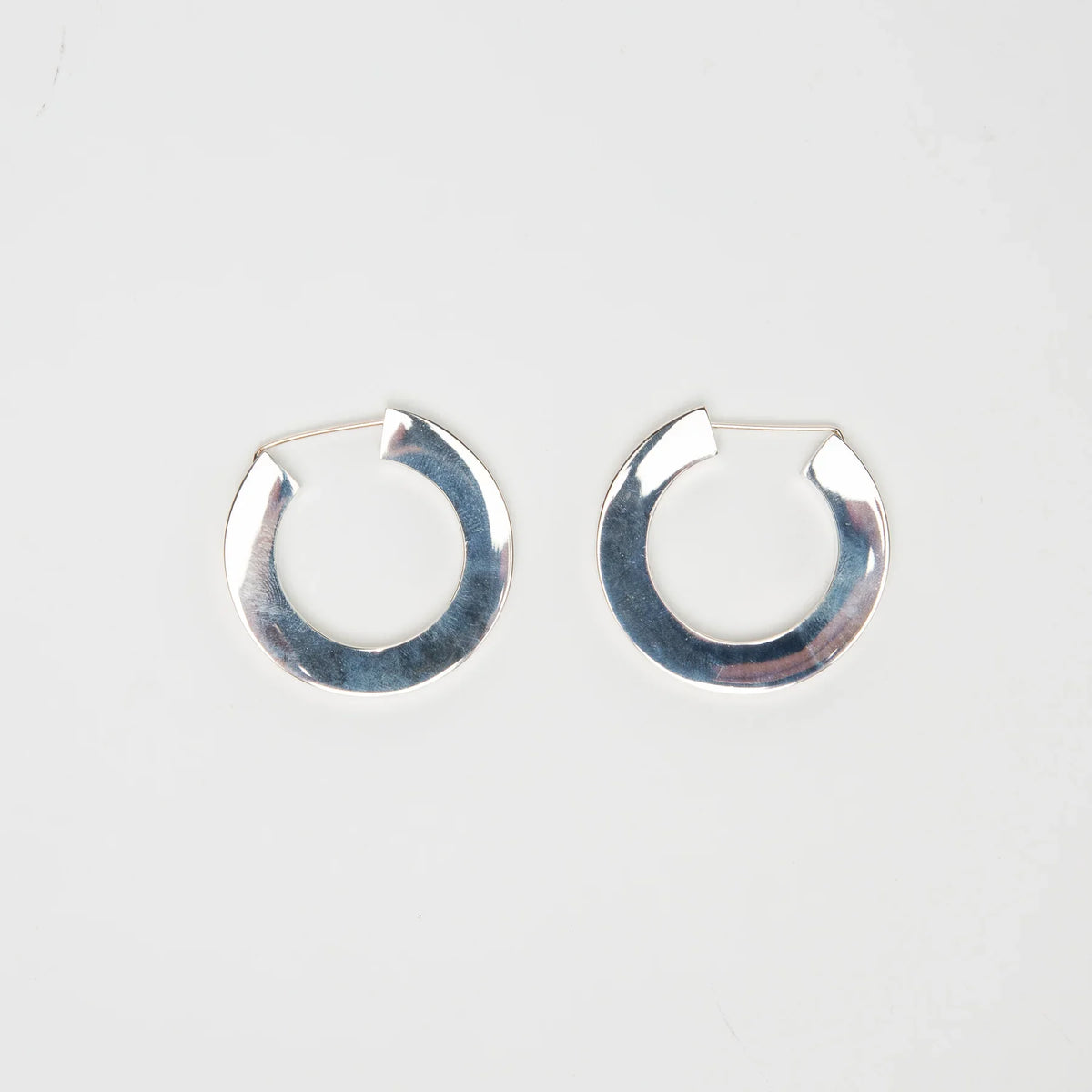 SOPHIE BUHAI | MEDIUM FLAT HOOP EARRINGS