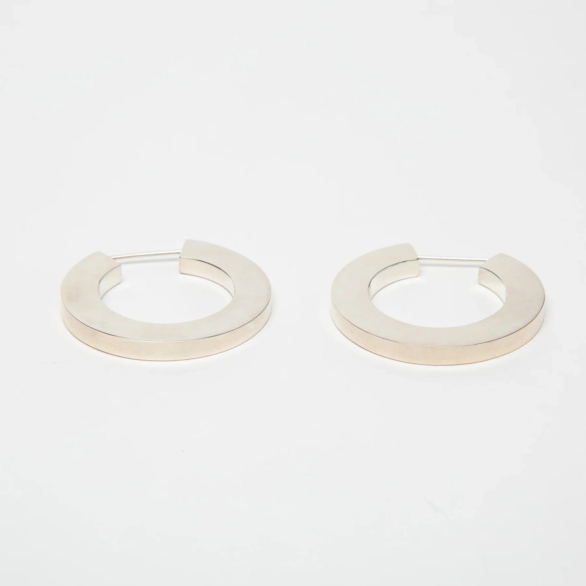 SOPHIE BUHAI | MEDIUM FLAT HOOP EARRINGS