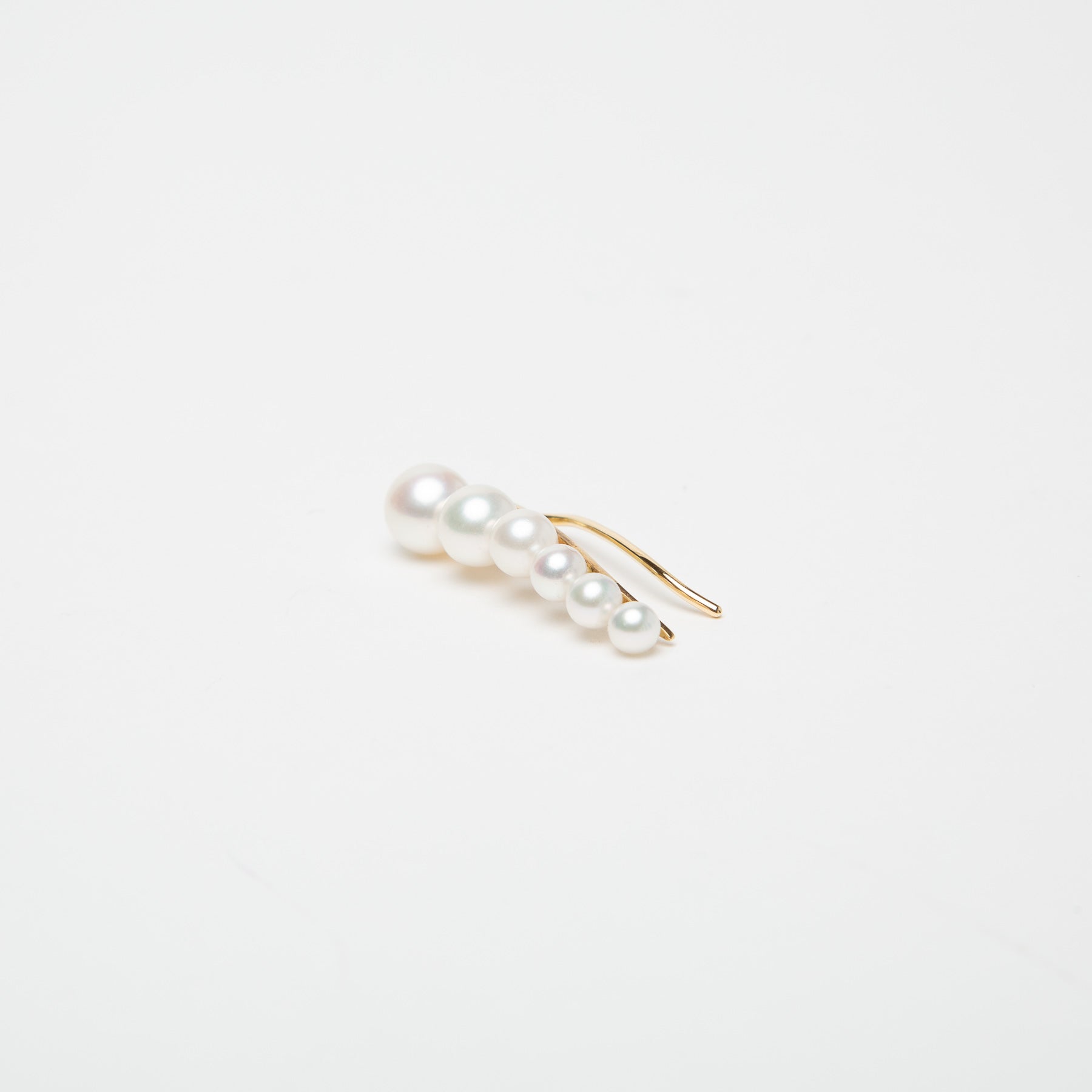 SOPHIE BILLE BRAHE | CROISSANT DE PEARL EAR CLIMBER - MAXFIELD LA
