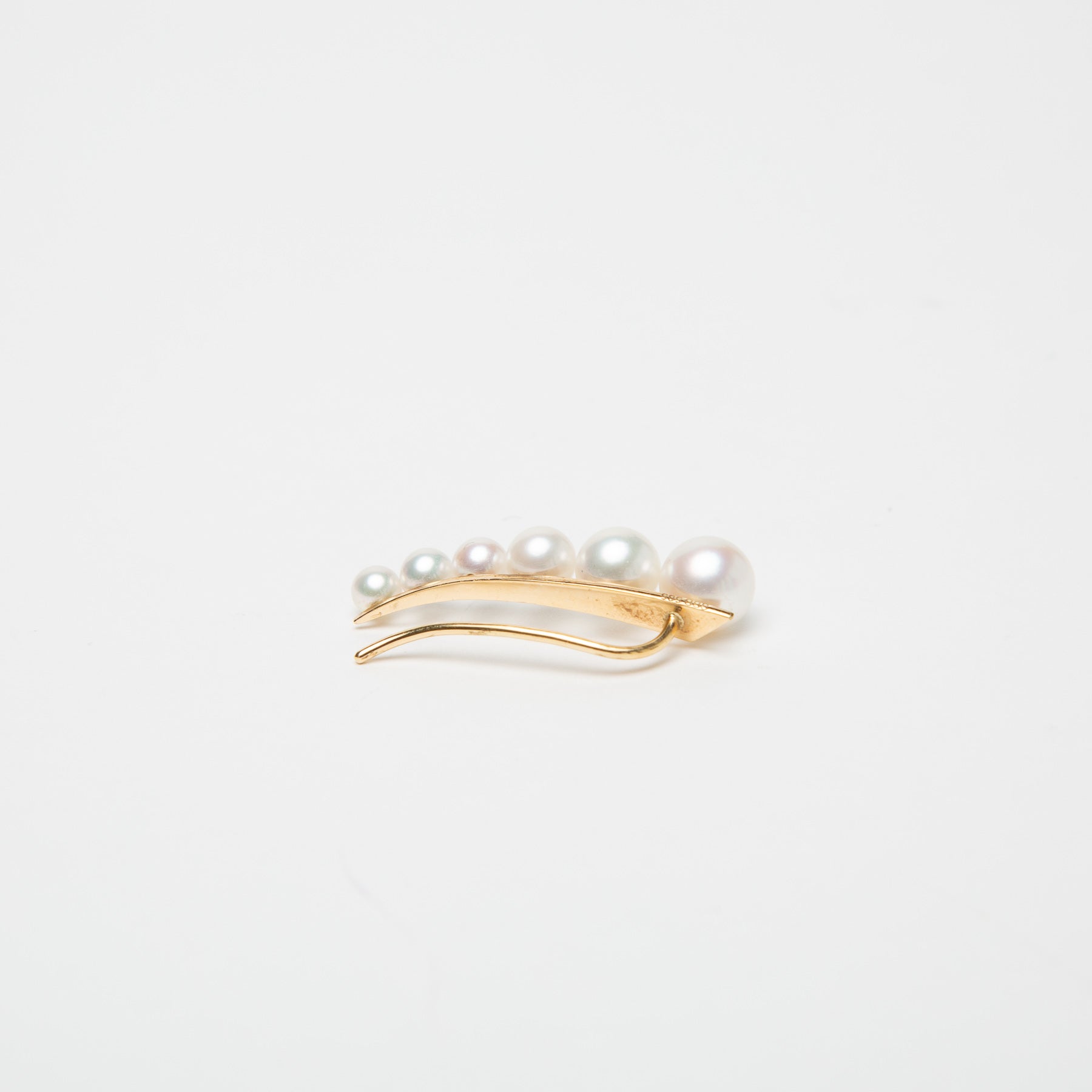 SOPHIE BILLE BRAHE | CROISSANT DE PEARL EAR CLIMBER - MAXFIELD LA