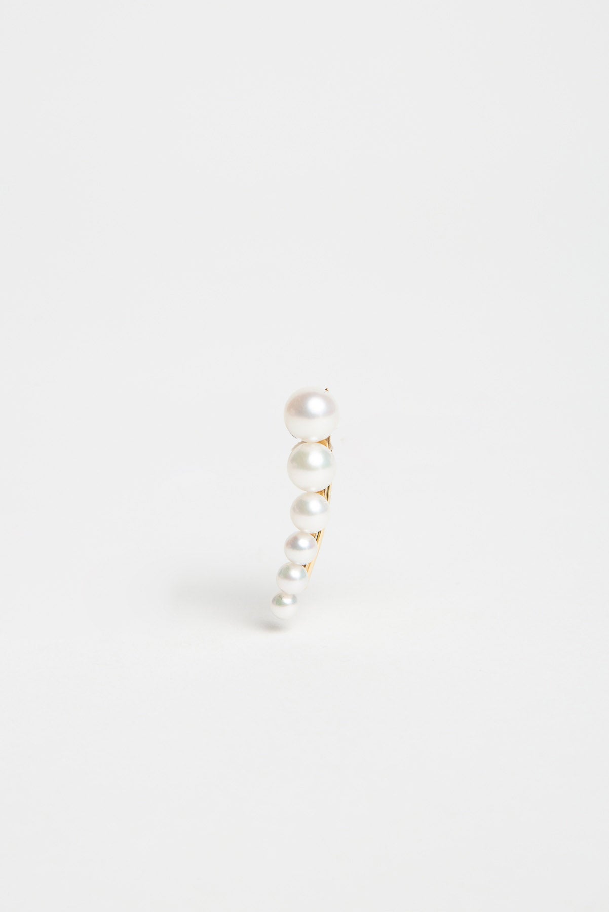 SOPHIE BILLE BRAHE | CROISSANT DE PEARL EAR CLIMBER - MAXFIELD LA