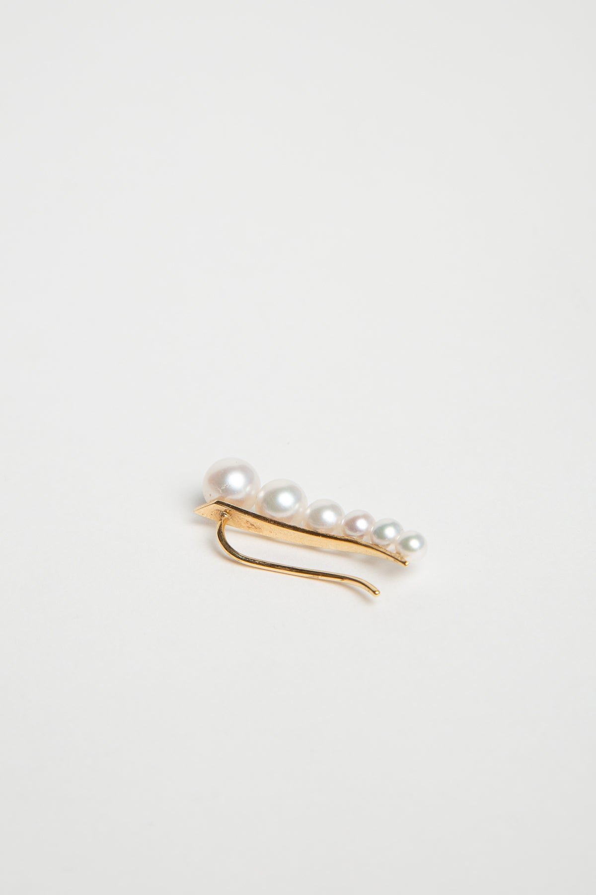SOPHIE BILLE BRAHE | CROISSANT DE PEARL EAR CLIMBER - MAXFIELD LA