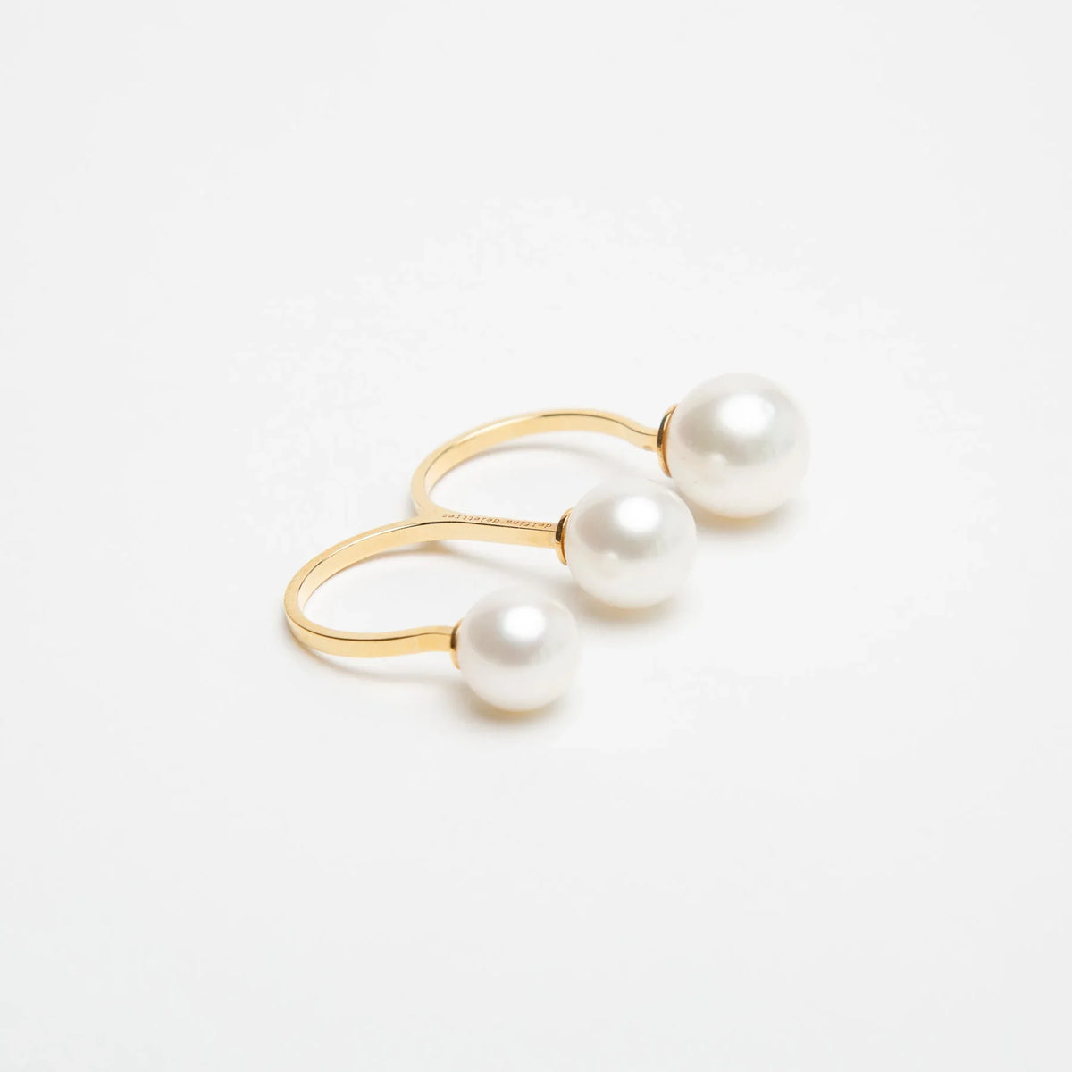 DELFINA DELETTREZ | TRIPLE PEARL RING