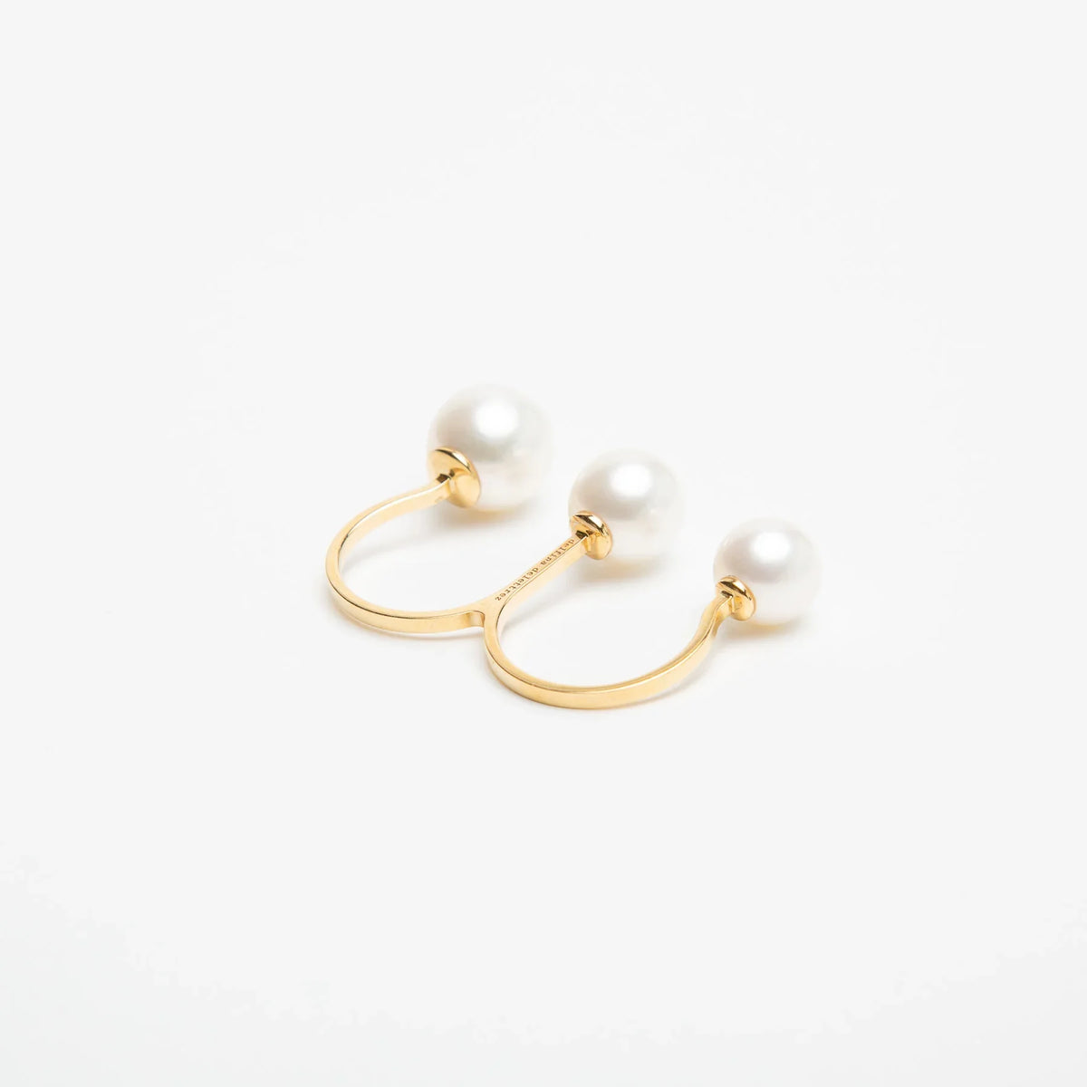 DELFINA DELETTREZ | TRIPLE PEARL RING