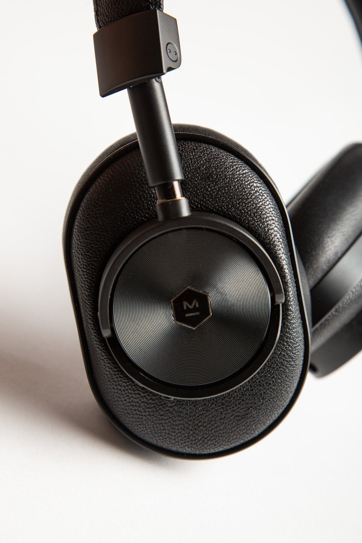 MASTER & DYNAMIC | MW60 WIRELESS HEADPHONES - MAXFIELD LA
