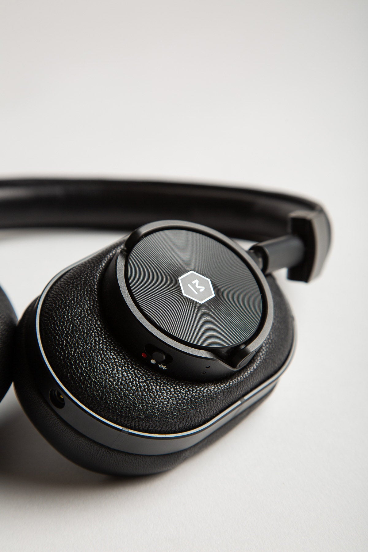 MASTER & DYNAMIC | MW60 WIRELESS HEADPHONES - MAXFIELD LA