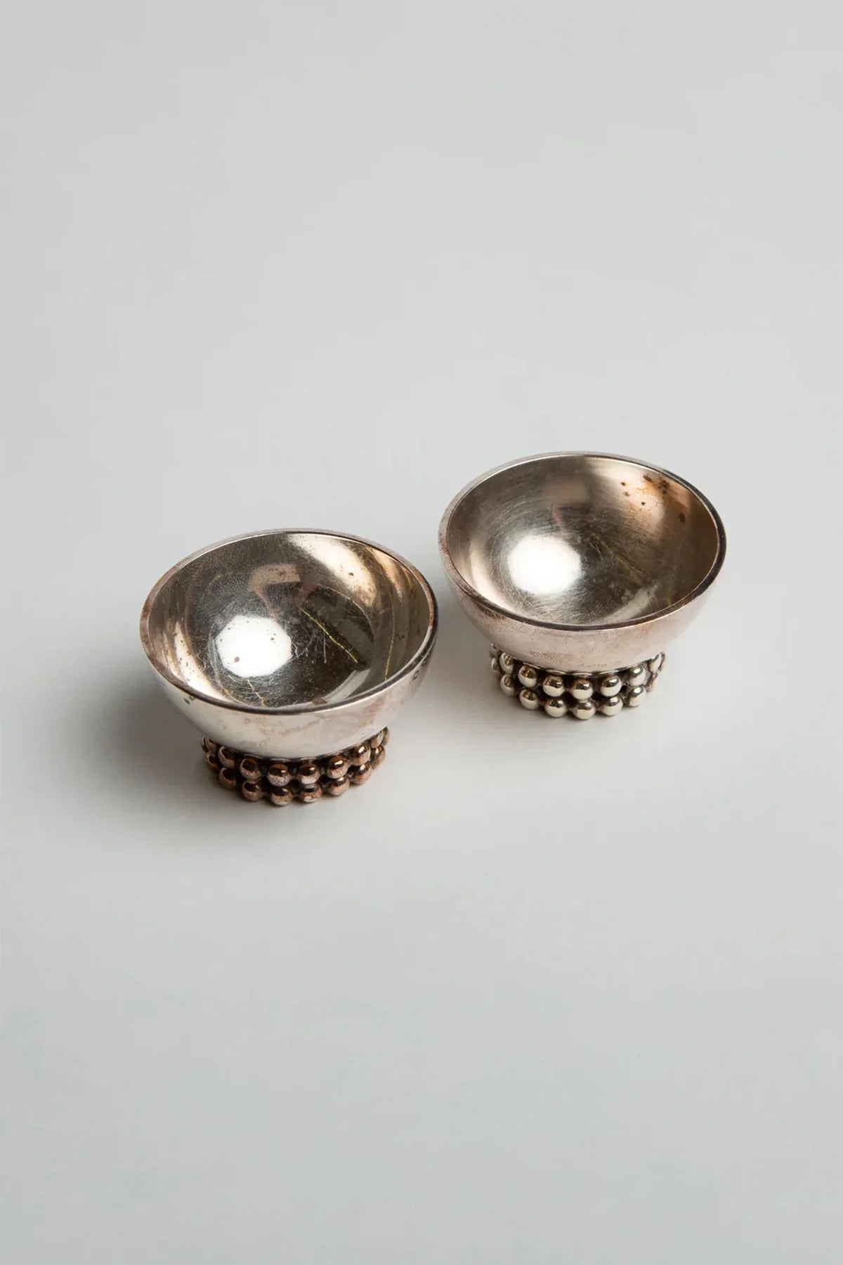 JEAN DESPRÉS | PAIR OF SILVER BOWLS WITH BEADS
