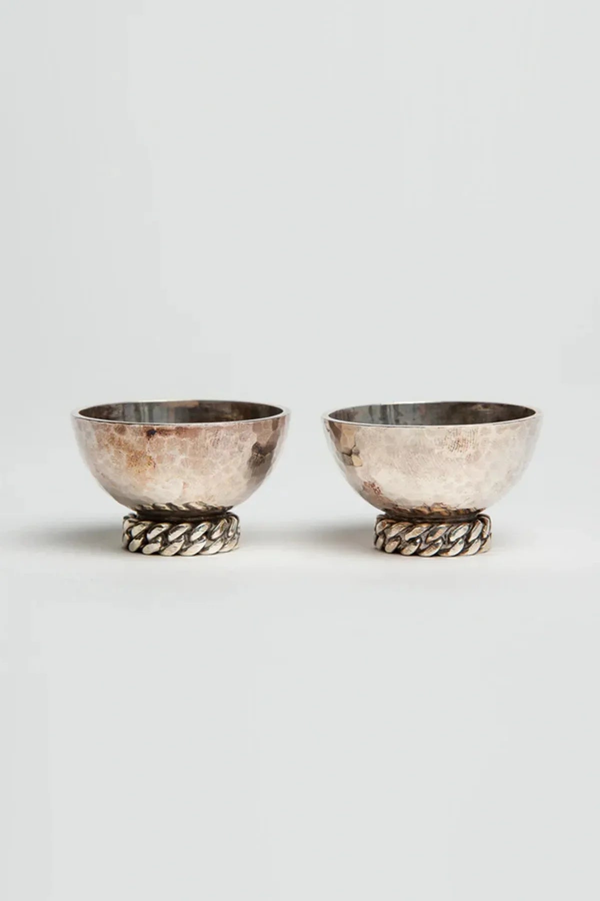 JEAN DESPRÉS | PAIR OF SILVER BOWLS WITH CHAINS