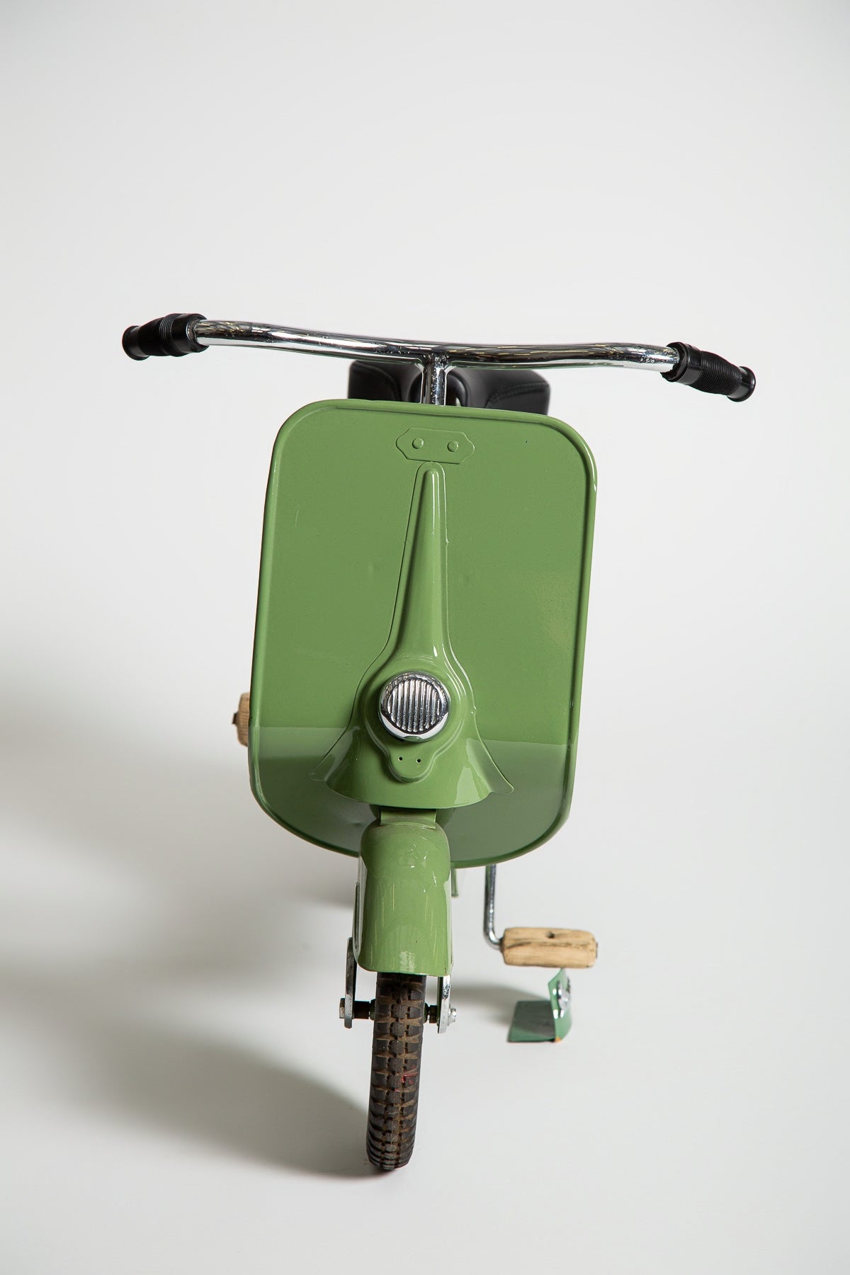 MAXFIELD PRIVATE COLLECTION | 1950'S CHILD SIZE VESPA SCOOTER - MAXFIELD LA