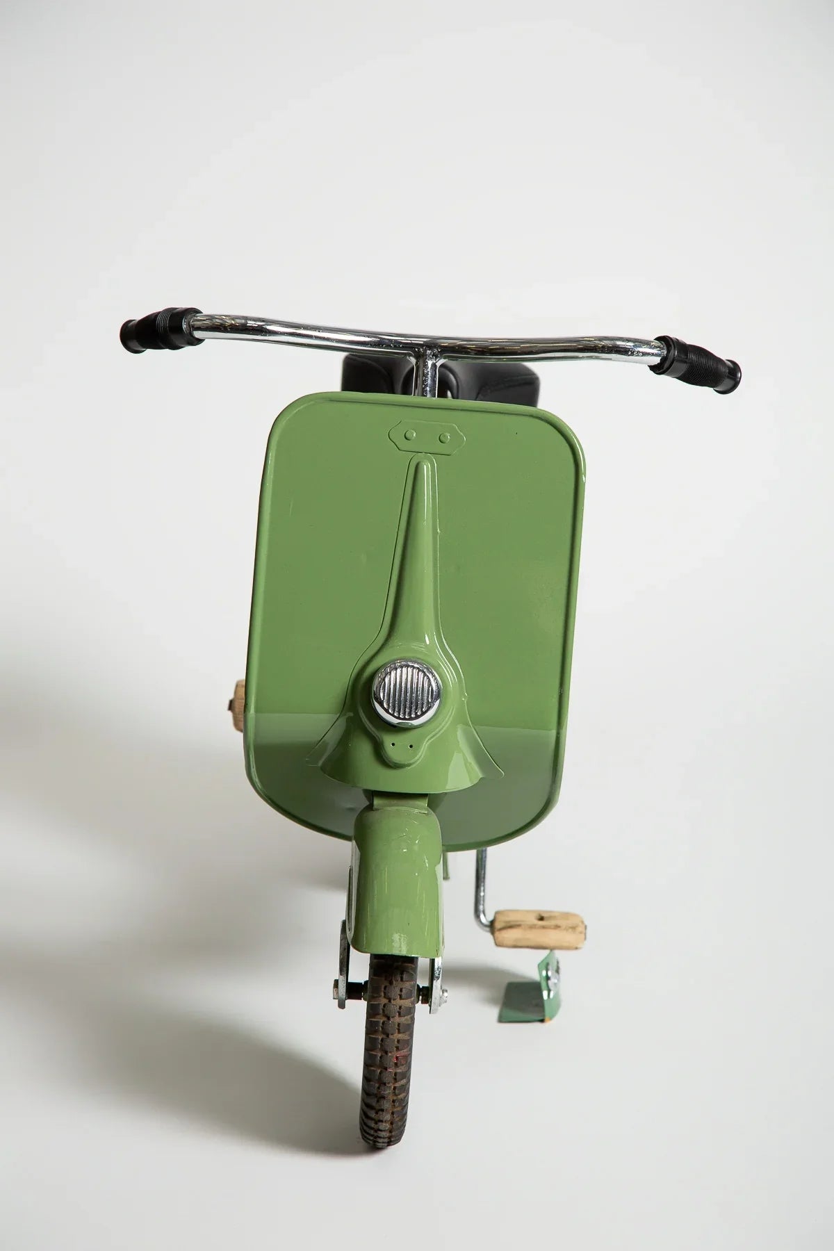 MAXFIELD PRIVATE COLLECTION | 1950'S CHILD SIZE VESPA SCOOTER
