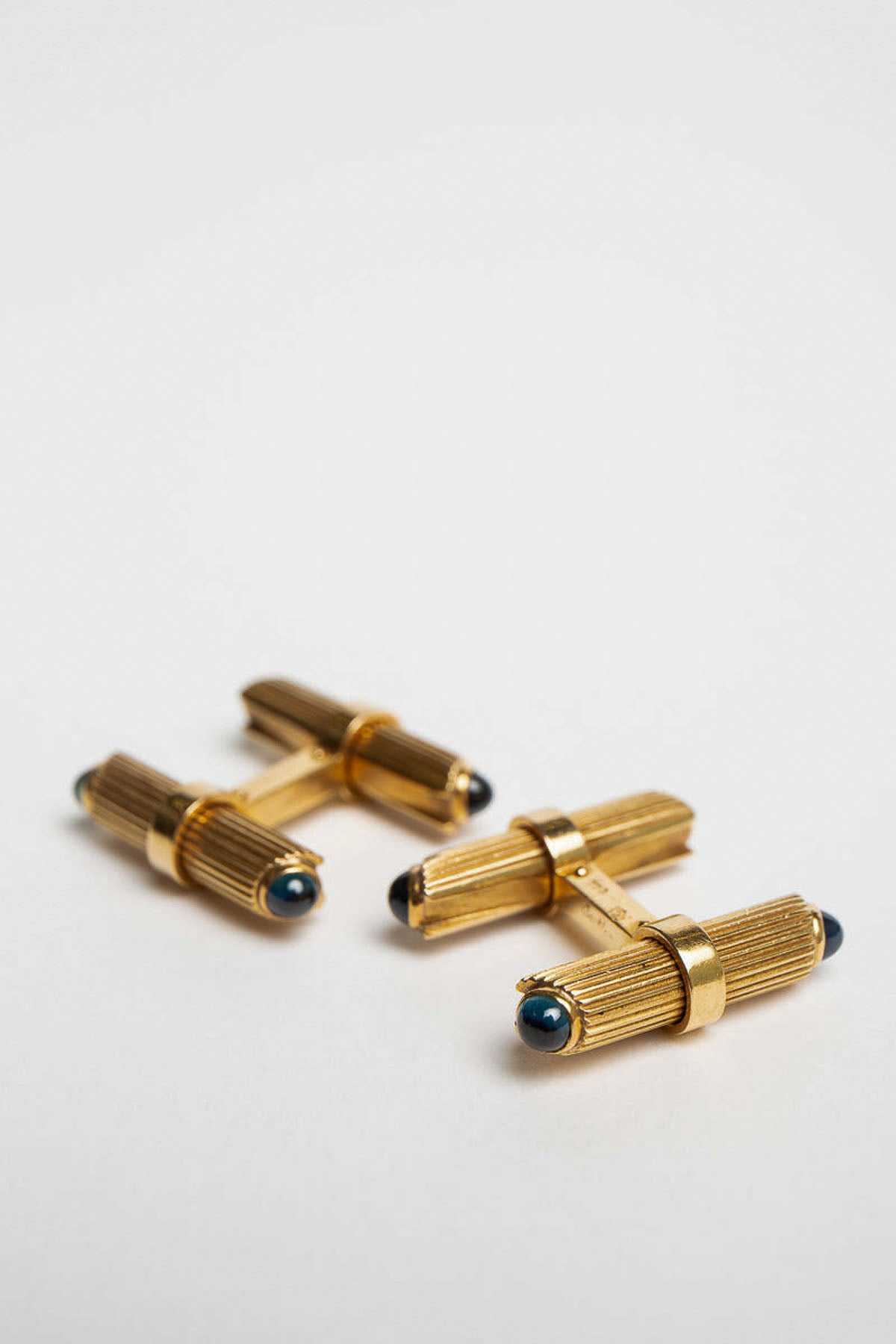 CARTIER | 18K GOLD SAPPHIRE CUFFLINKS