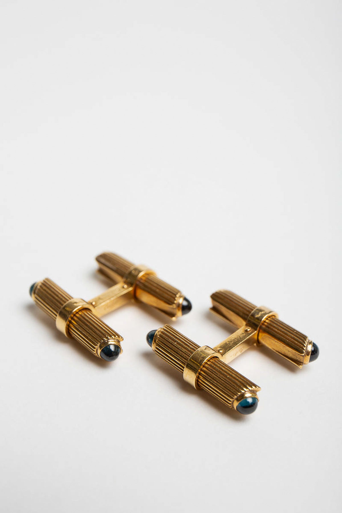 CARTIER | 18K GOLD SAPPHIRE CUFFLINKS