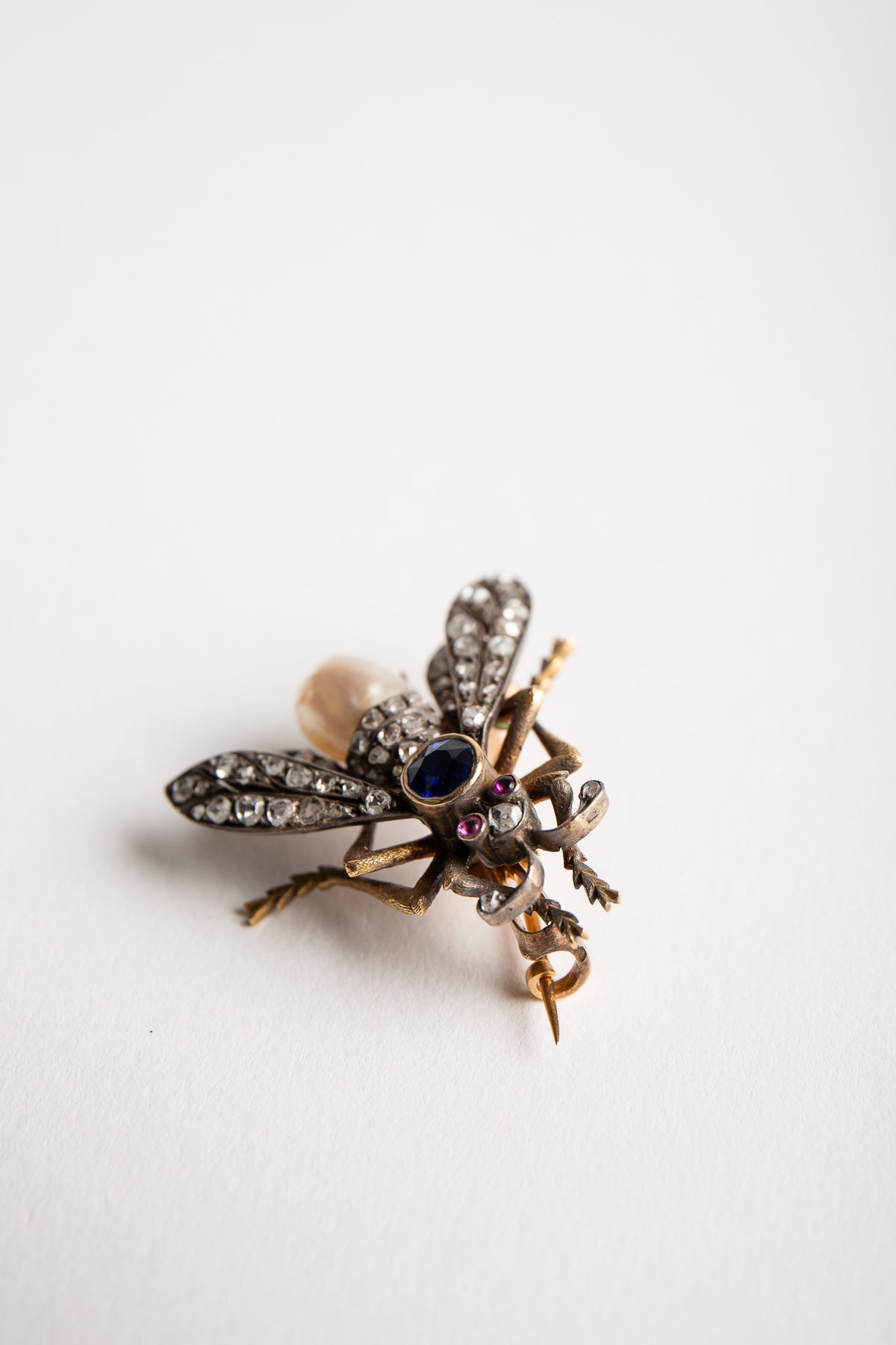 MAXFIELD PRIVATE COLLECTION | PEARL DIAMOND FLY PIN