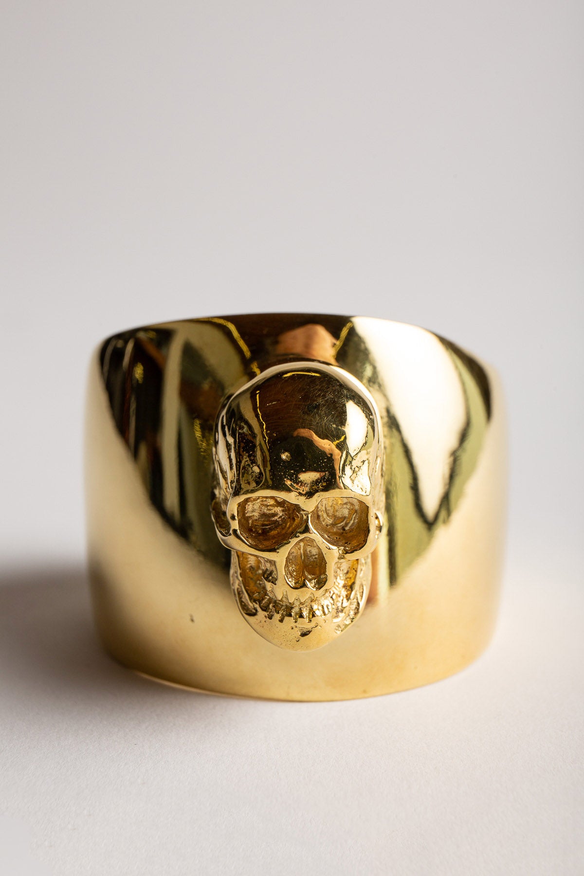 TOM BINNS | LARGE GOLD SKULL CUFF