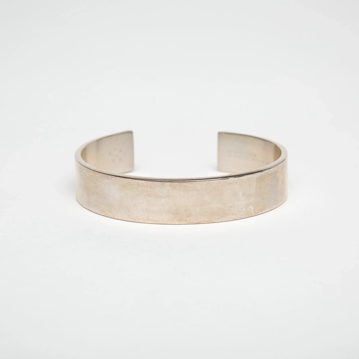 LE GRAMME | 41G POLISHED SILVER RIBBON CUFF BRACELET
