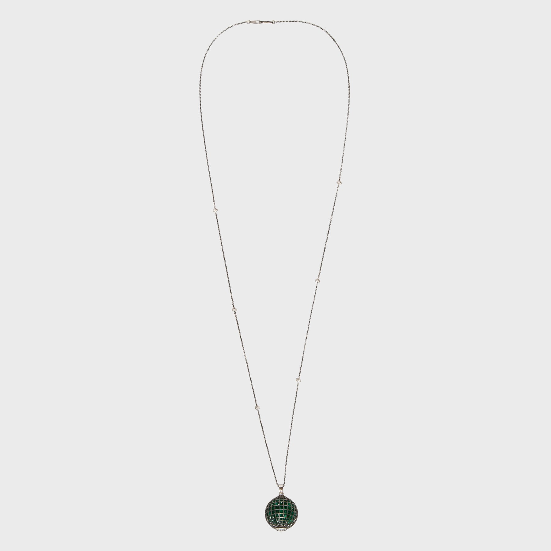 ROULE | SHAKER GLOBE EMERALD PENDANT NECKLACE