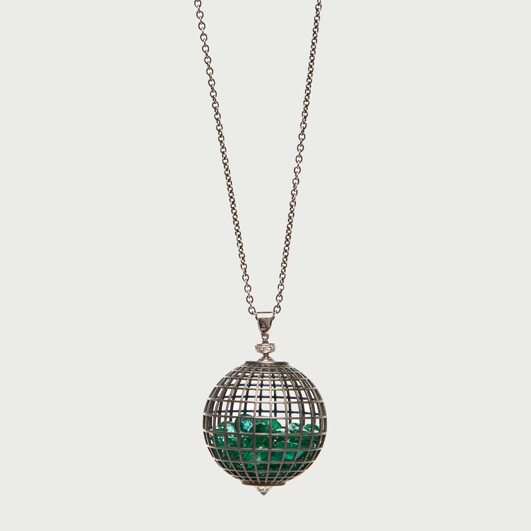 ROULE | SHAKER GLOBE EMERALD PENDANT NECKLACE