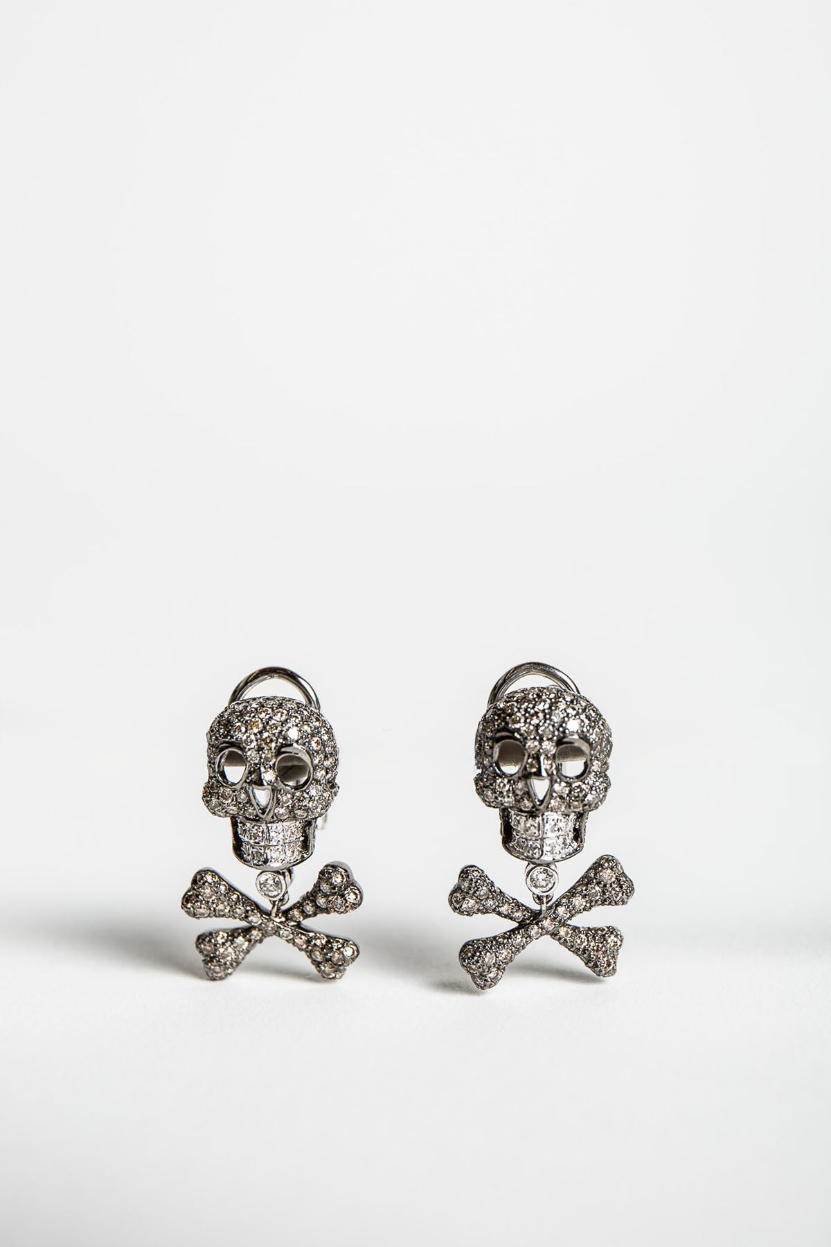 MAXFIELD PRIVATE COLLECTION | DIAMOND SKULLBONE EARRINGS - MAXFIELD LA