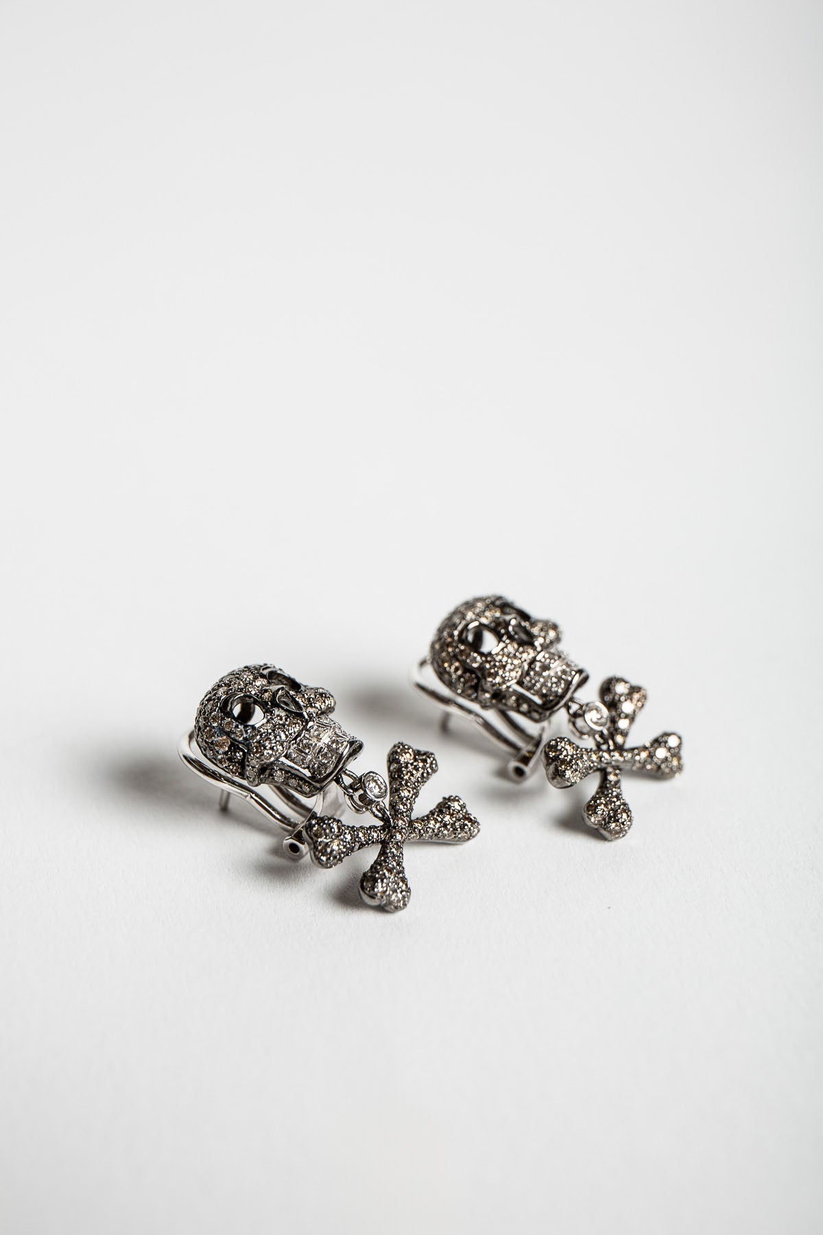 MAXFIELD PRIVATE COLLECTION | DIAMOND SKULLBONE EARRINGS - MAXFIELD LA