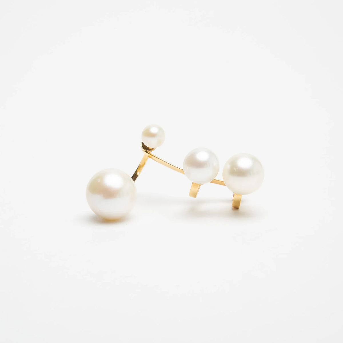 DELFINA DELETTREZ | MULTI PEARL EARCUFF