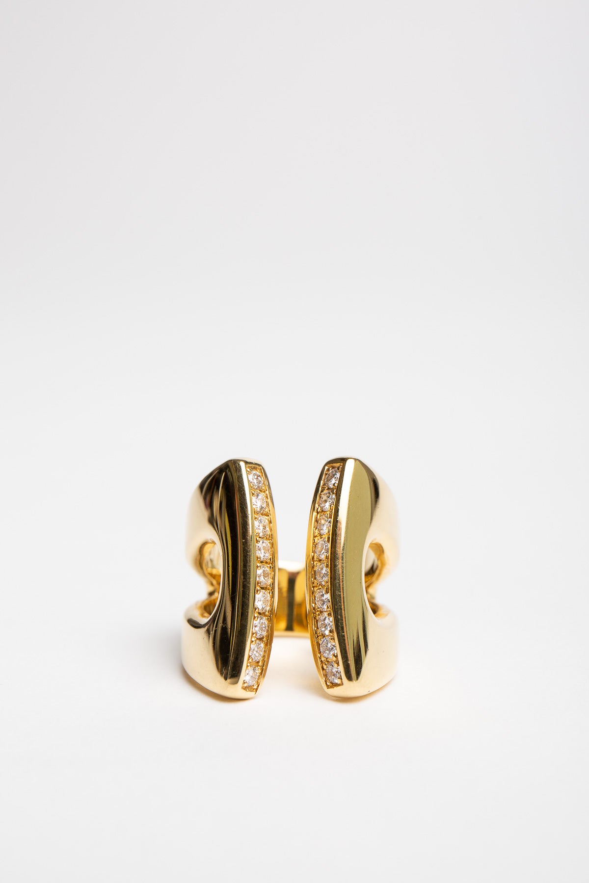 SARAH JANE WILDE | LARGE GOLD & WHITE DIAMOND RING