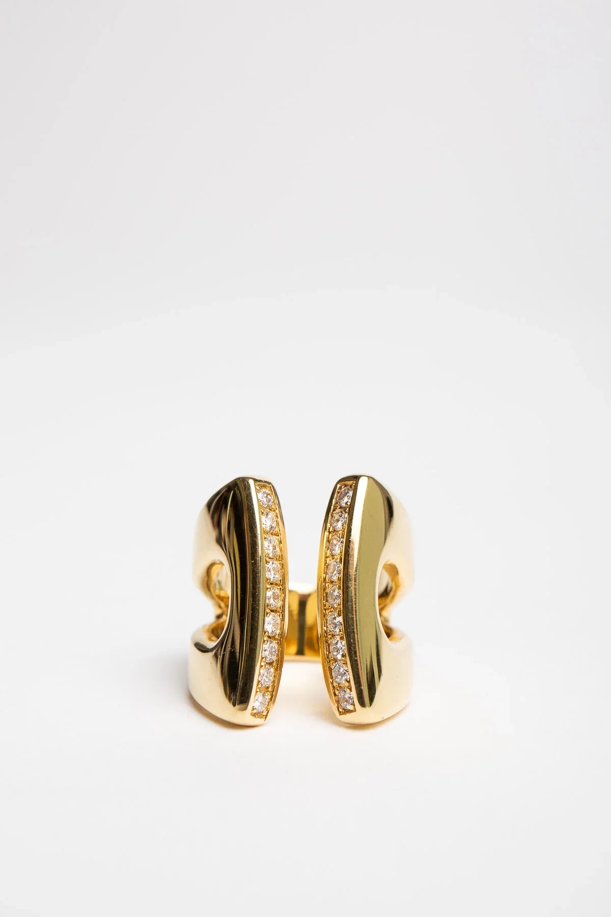 SARAH JANE WILDE | LARGE GOLD & WHITE DIAMOND RING