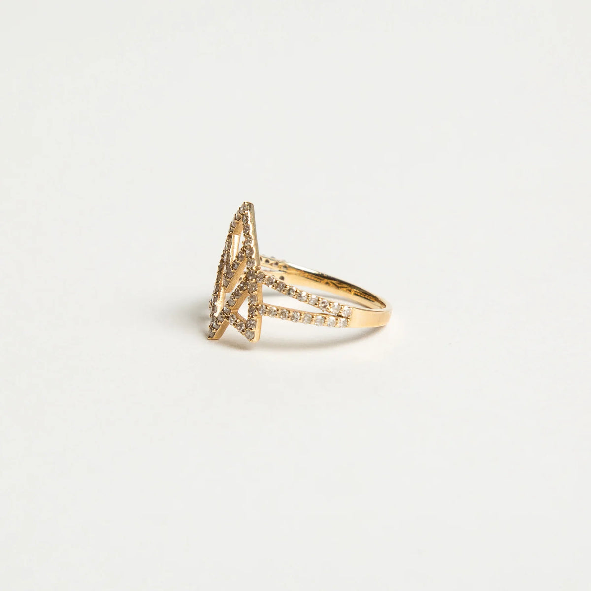 JADE JAGGER | CHEVRON SHIELD DIAMOND RING