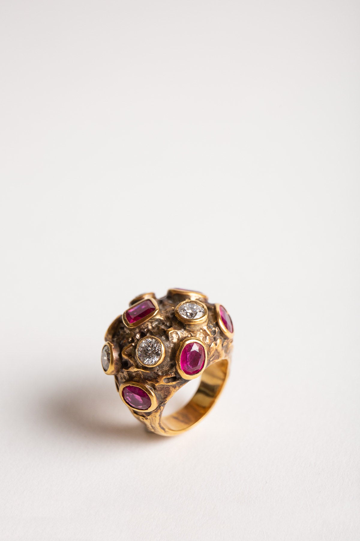 CODOGNATO | 1970'S RUBY & DIAMOND RONDURE RING
