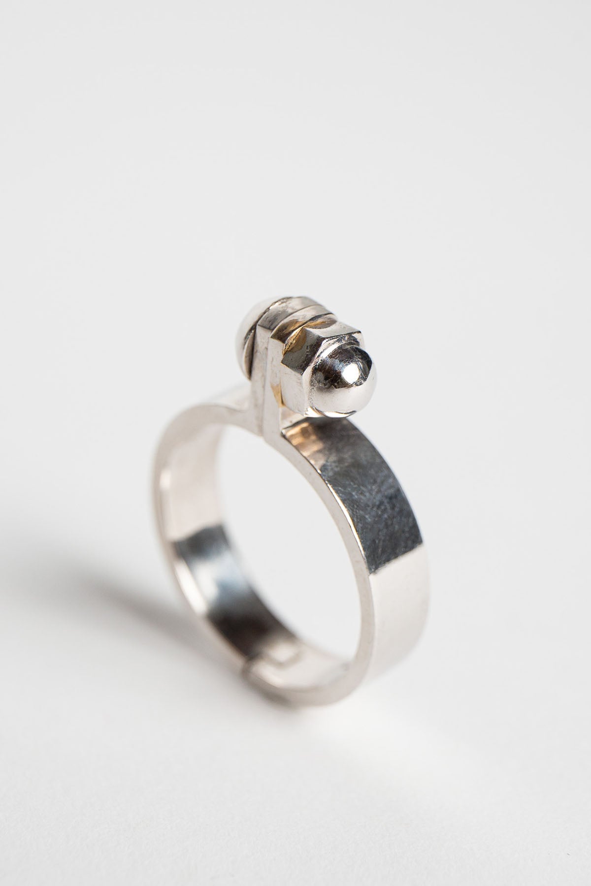 CARTIER | 1971 WHITE GOLD BOLT RING