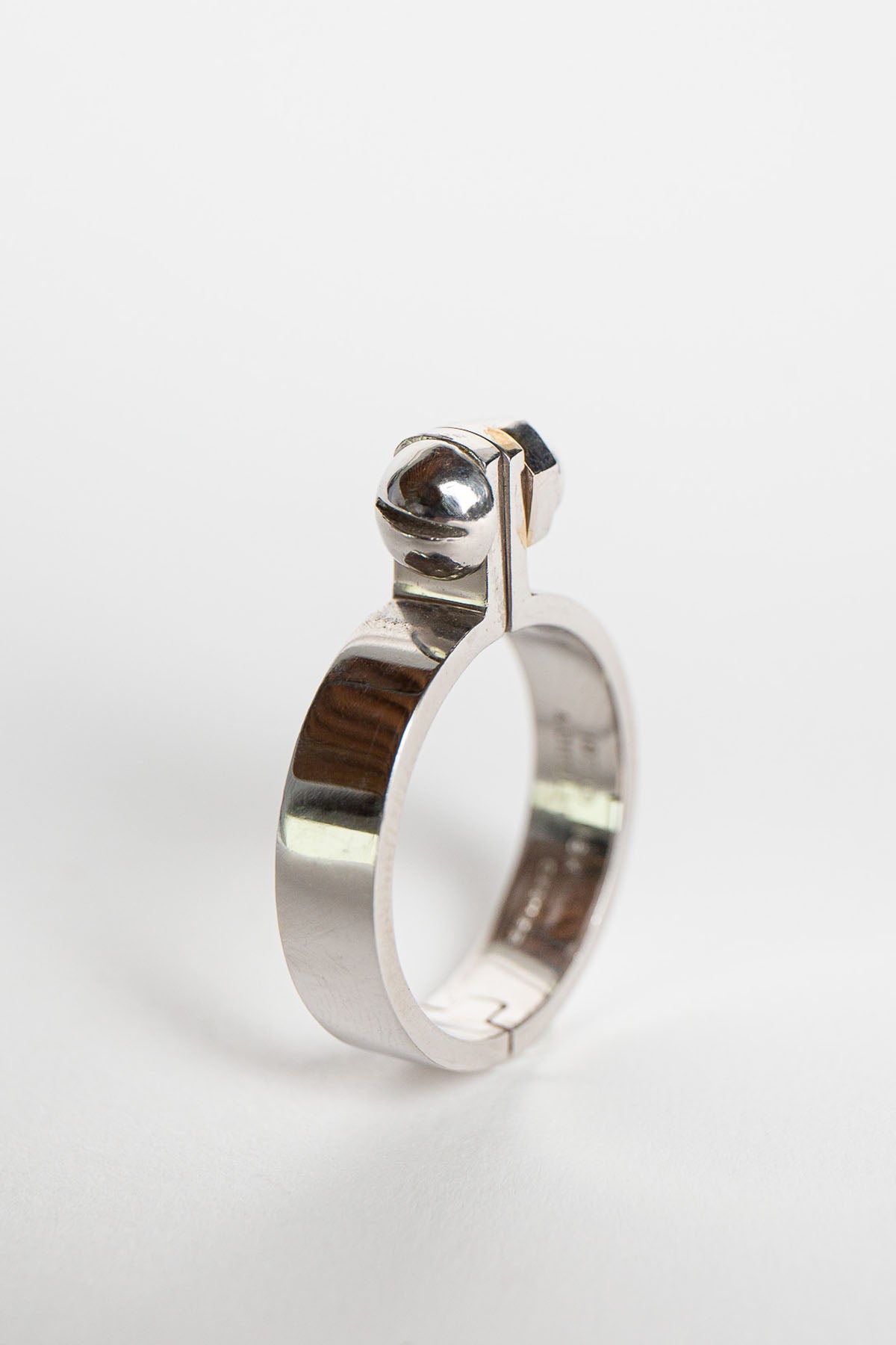 CARTIER | 1971 WHITE GOLD BOLT RING