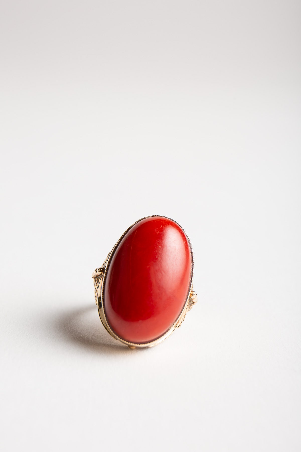MAXFIELD PRIVATE COLLECTION | 1970'S 18K CORAL RING - MAXFIELD LA
