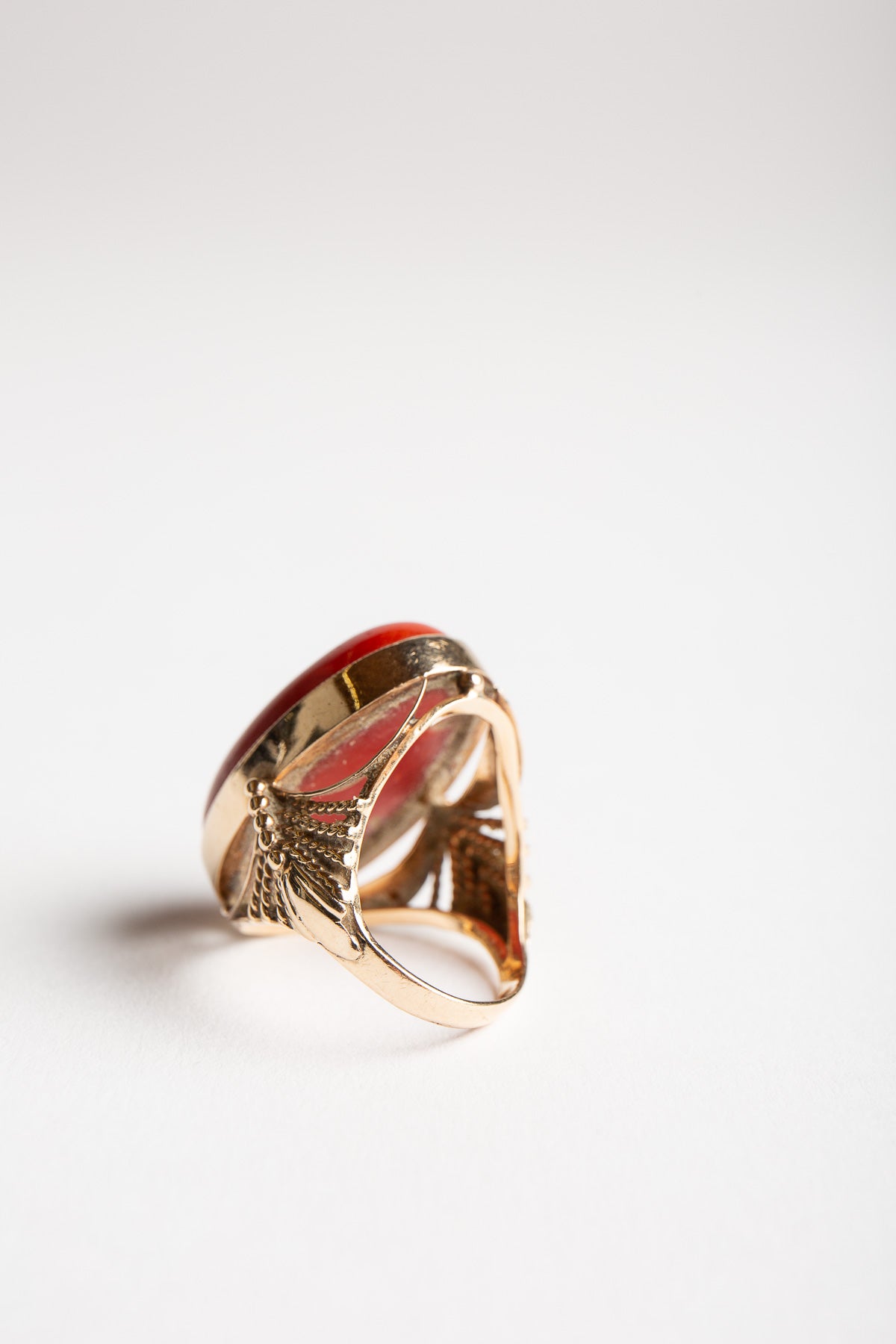 MAXFIELD PRIVATE COLLECTION | 1970'S 18K CORAL RING