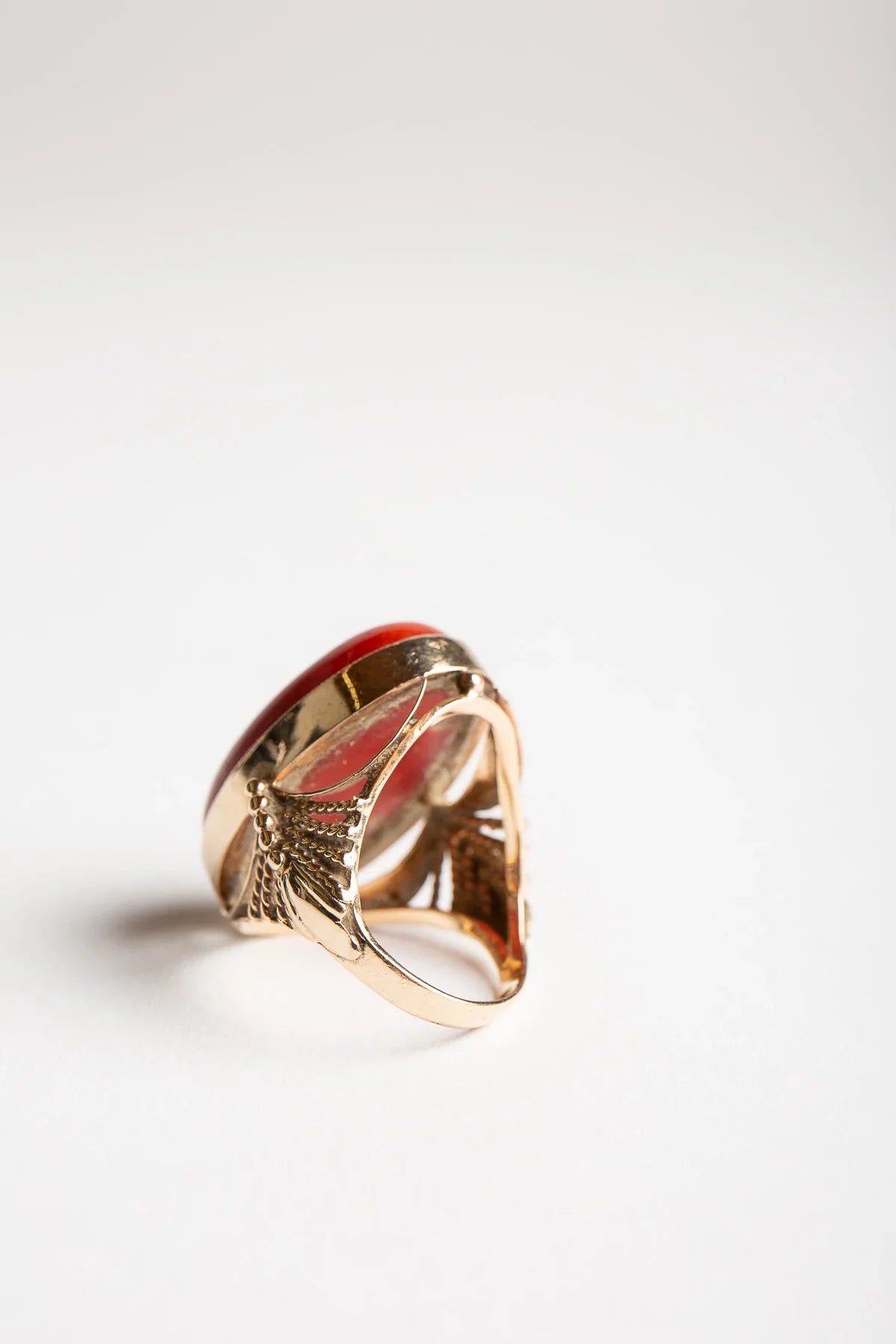MAXFIELD PRIVATE COLLECTION | 1970'S 18K CORAL RING
