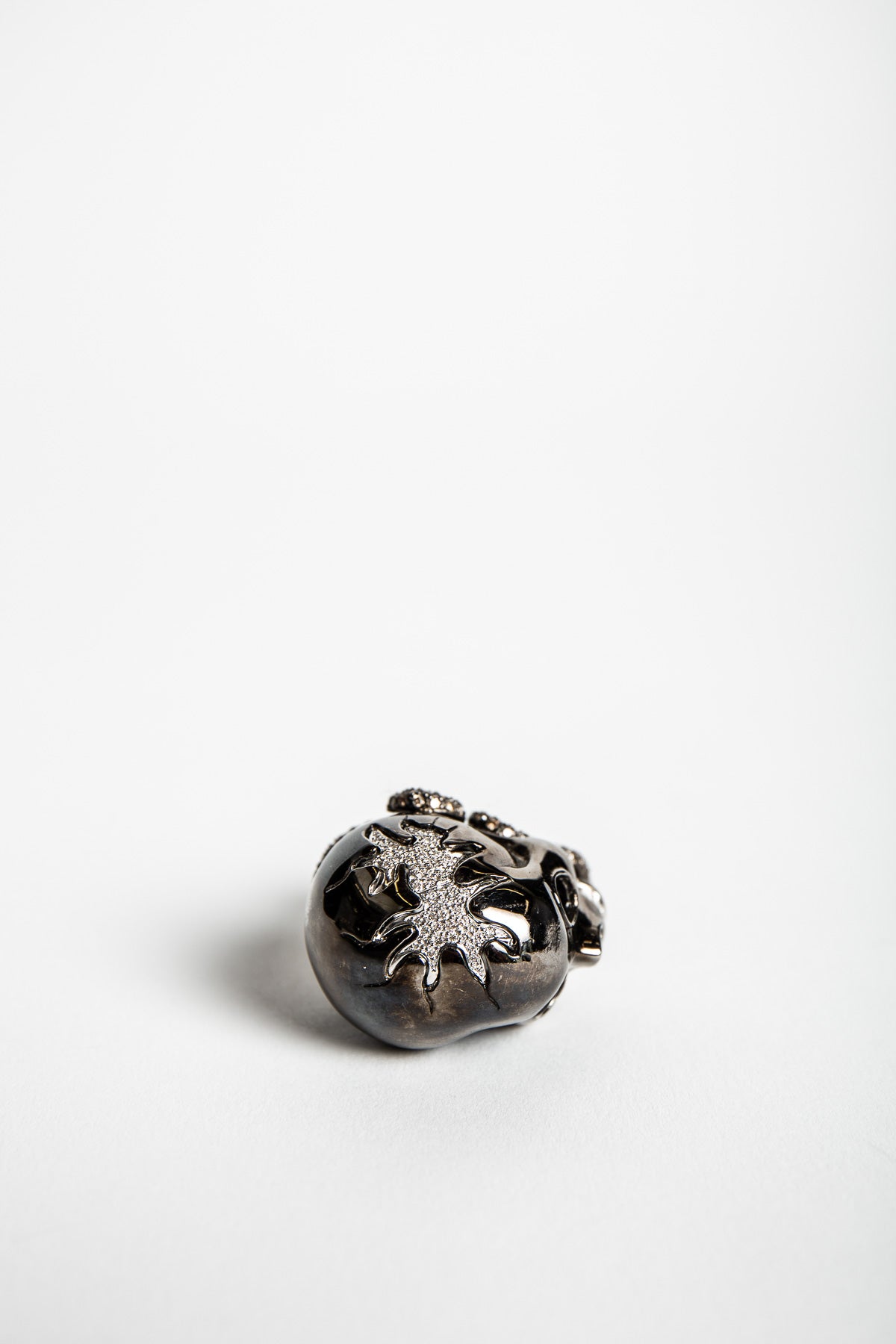 MAXFIELD PRIVATE COLLECTION | DIAMOND SKULL SNAKE RING