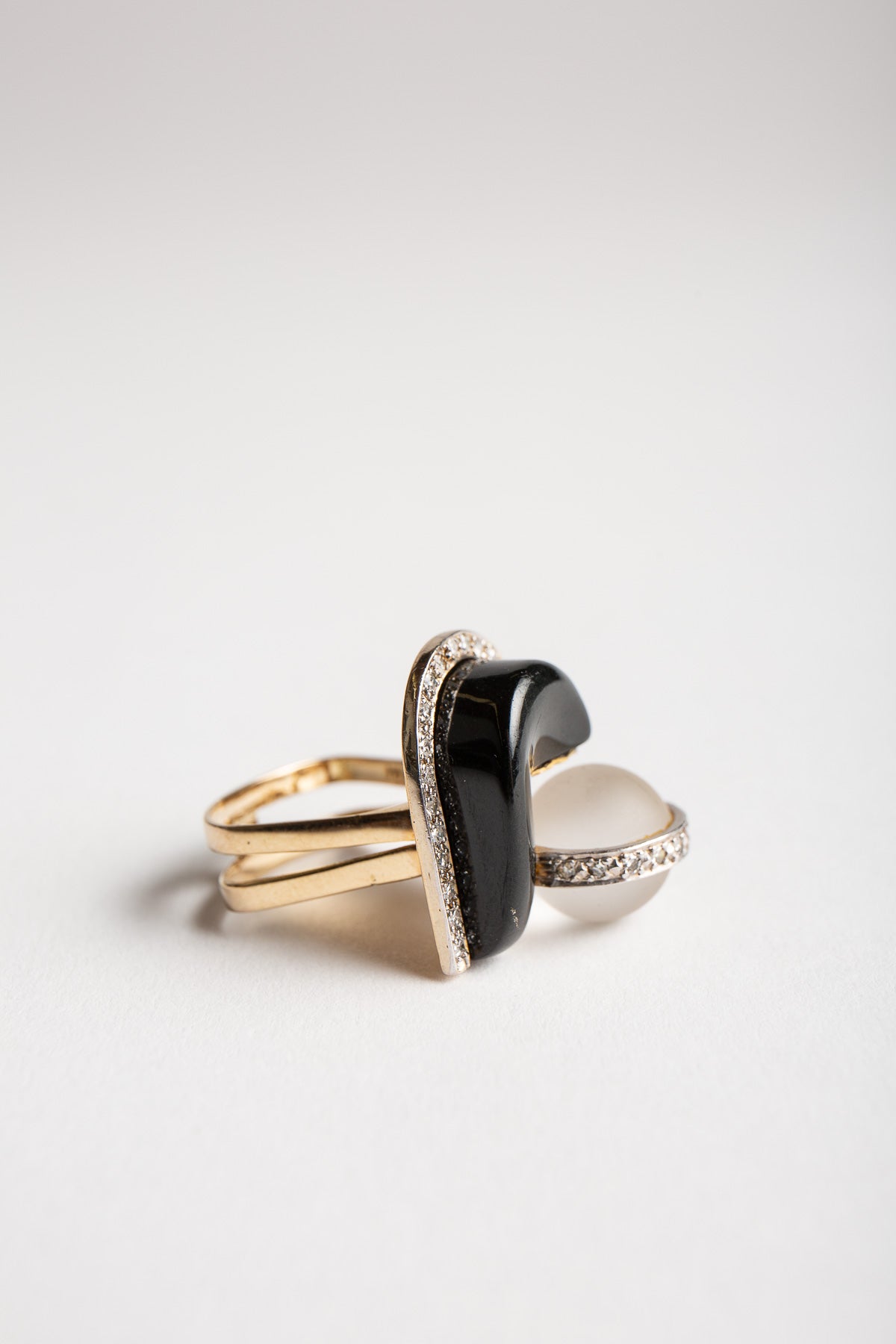 MAXFIELD PRIVATE COLLECTION | 1970'S ONYX QUARTZ RING