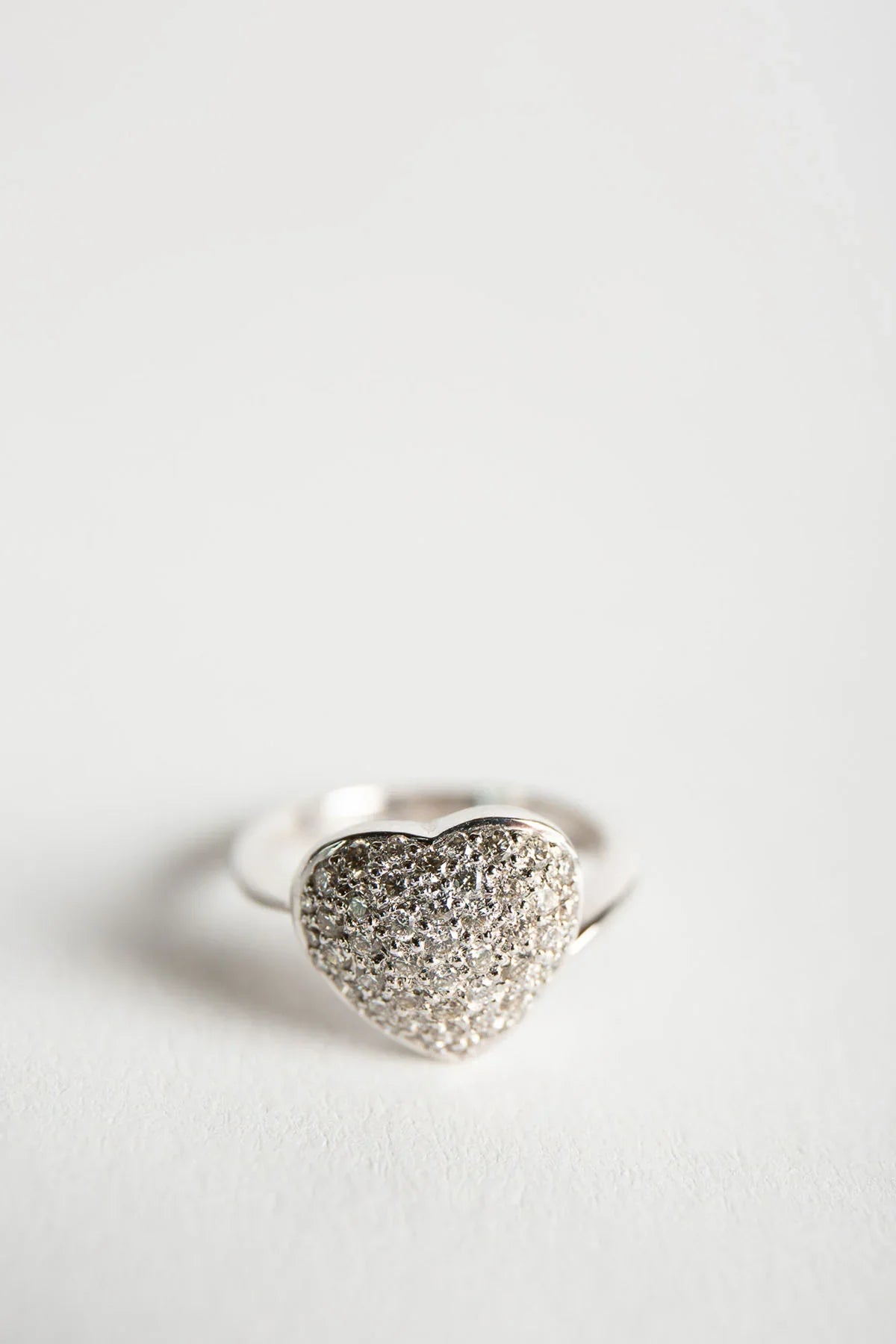 MAXFIELD PRIVATE COLLECTION | WHITE GOLD HEART RING
