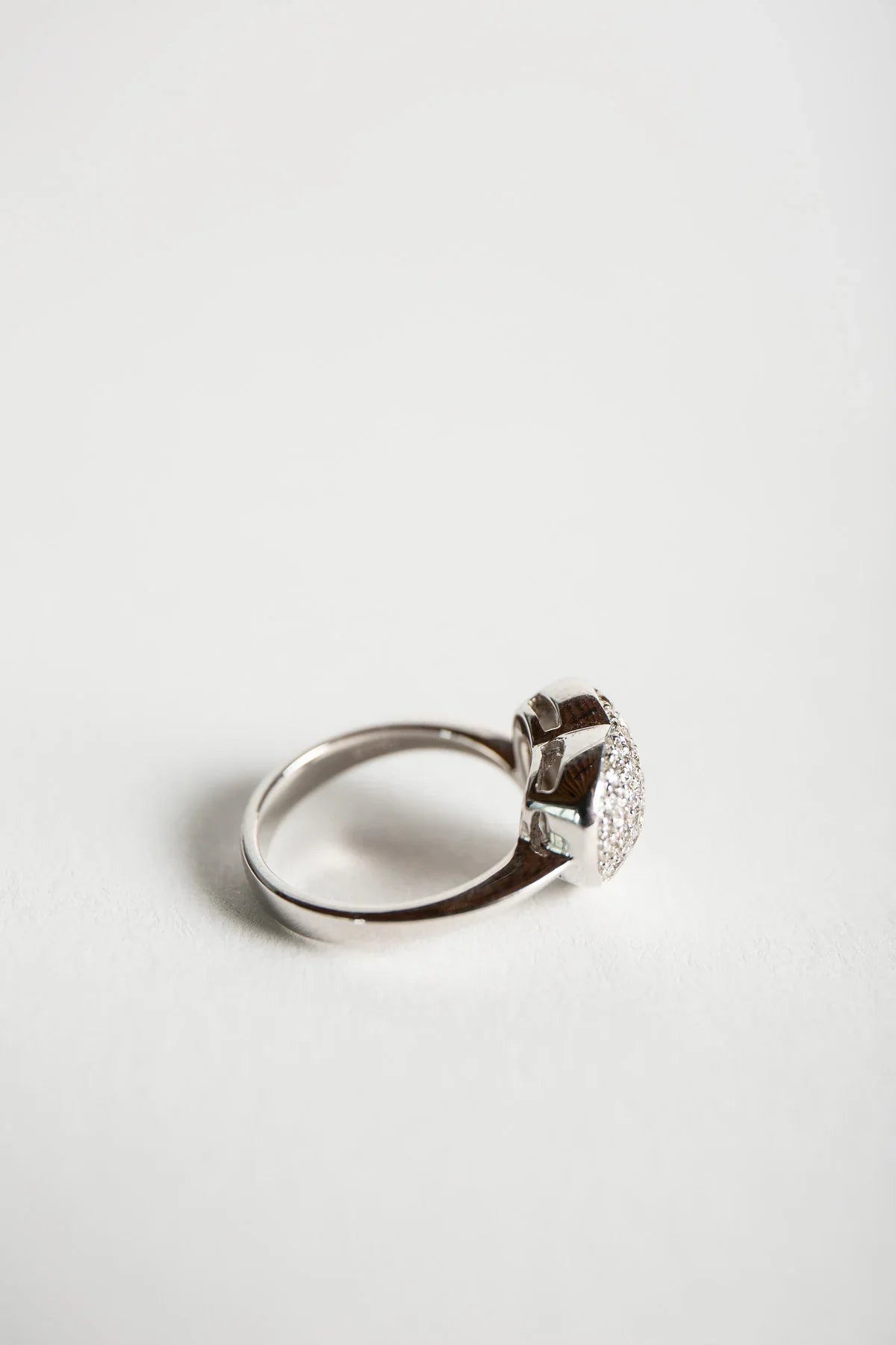 MAXFIELD PRIVATE COLLECTION | WHITE GOLD HEART RING