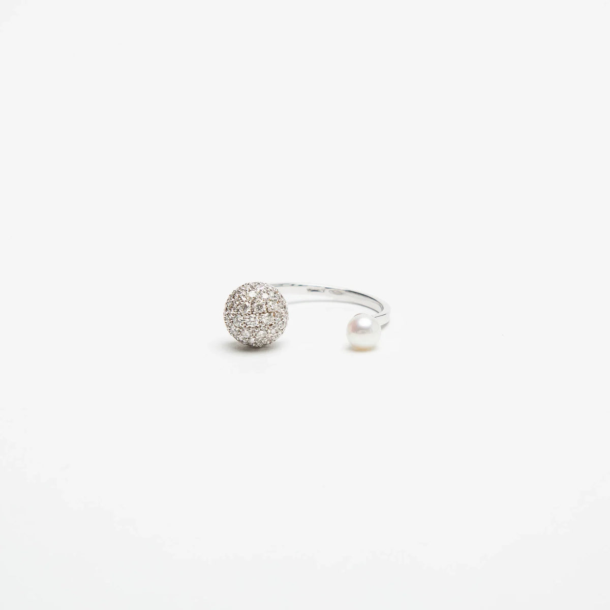 DELFINA DELETTREZ | SPHERE DIAMOND PEARL RING