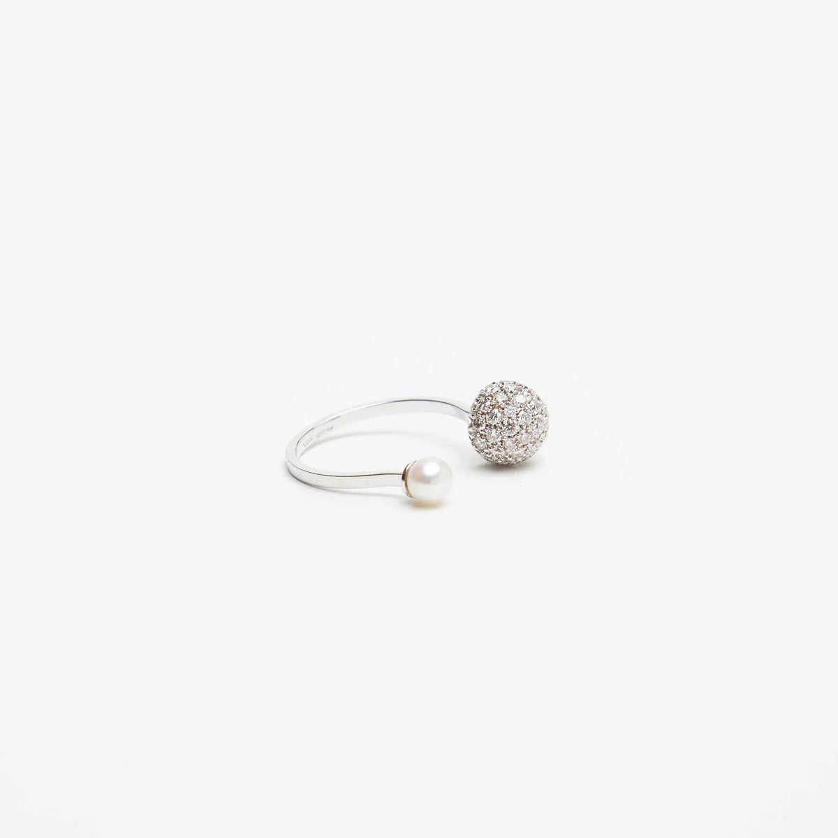 DELFINA DELETTREZ | SPHERE DIAMOND PEARL RING