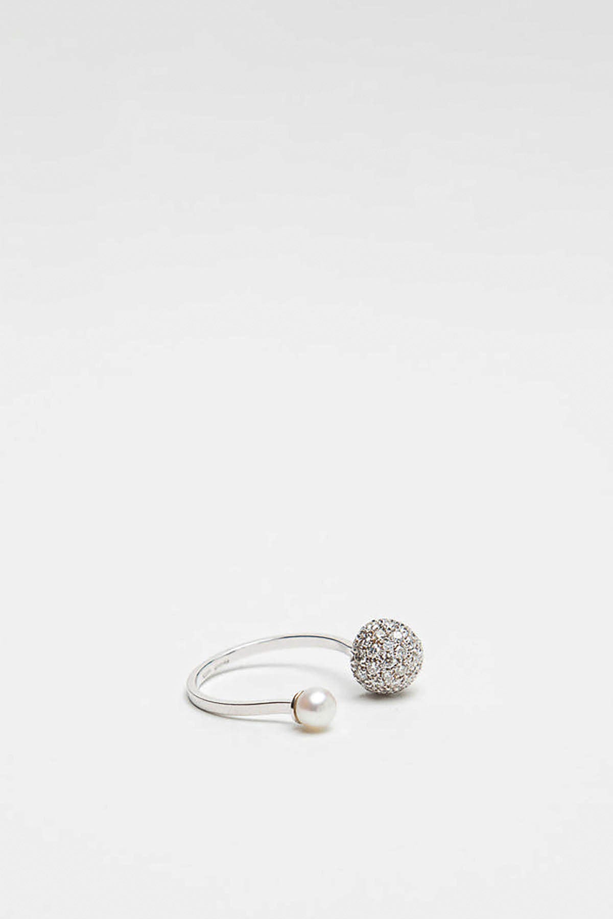 DELFINA DELETTREZ | SPHERE DIAMOND PEARL RING