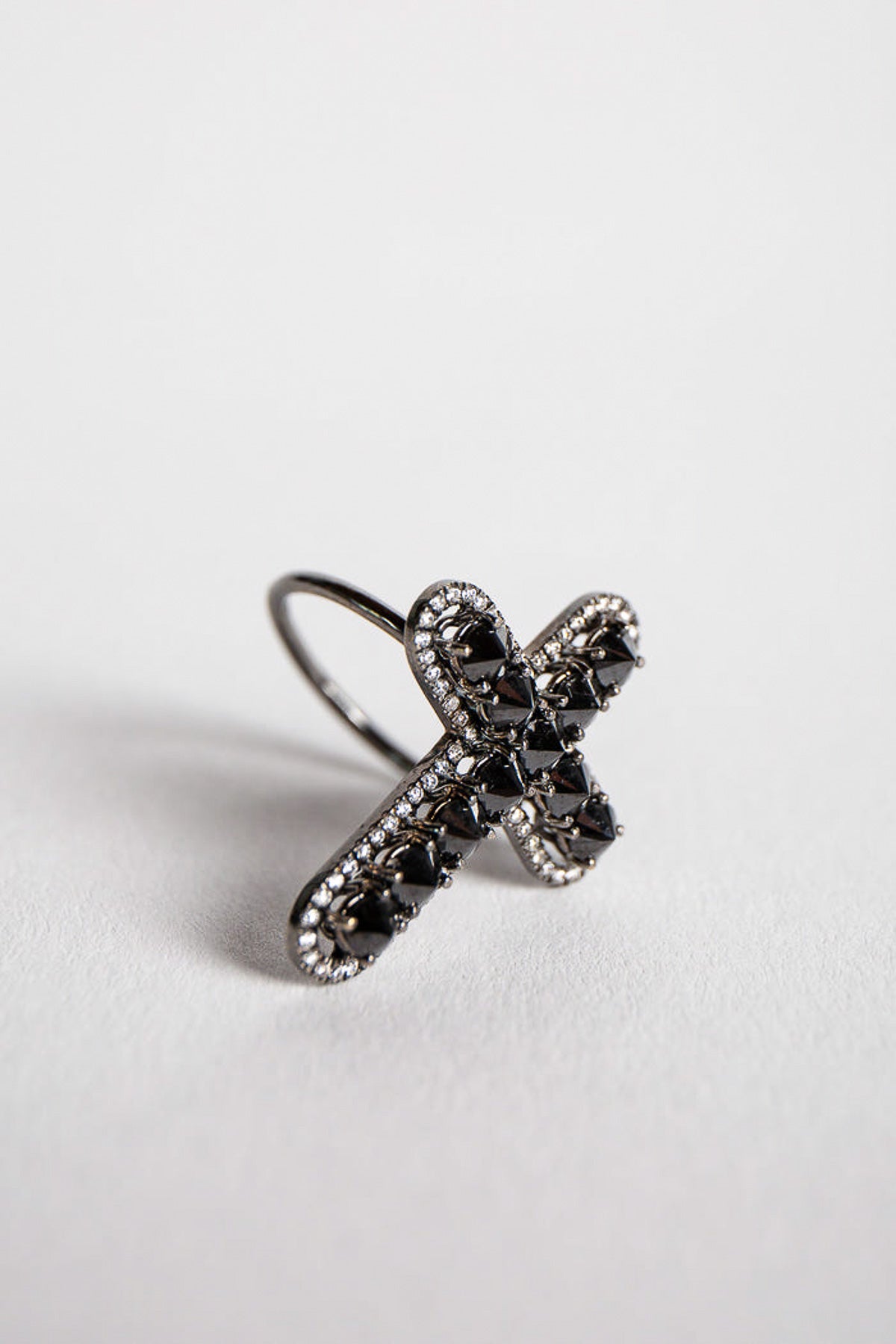 MAXFIELD PRIVATE COLLECTION | BLACK DIAMOND CROSS RING