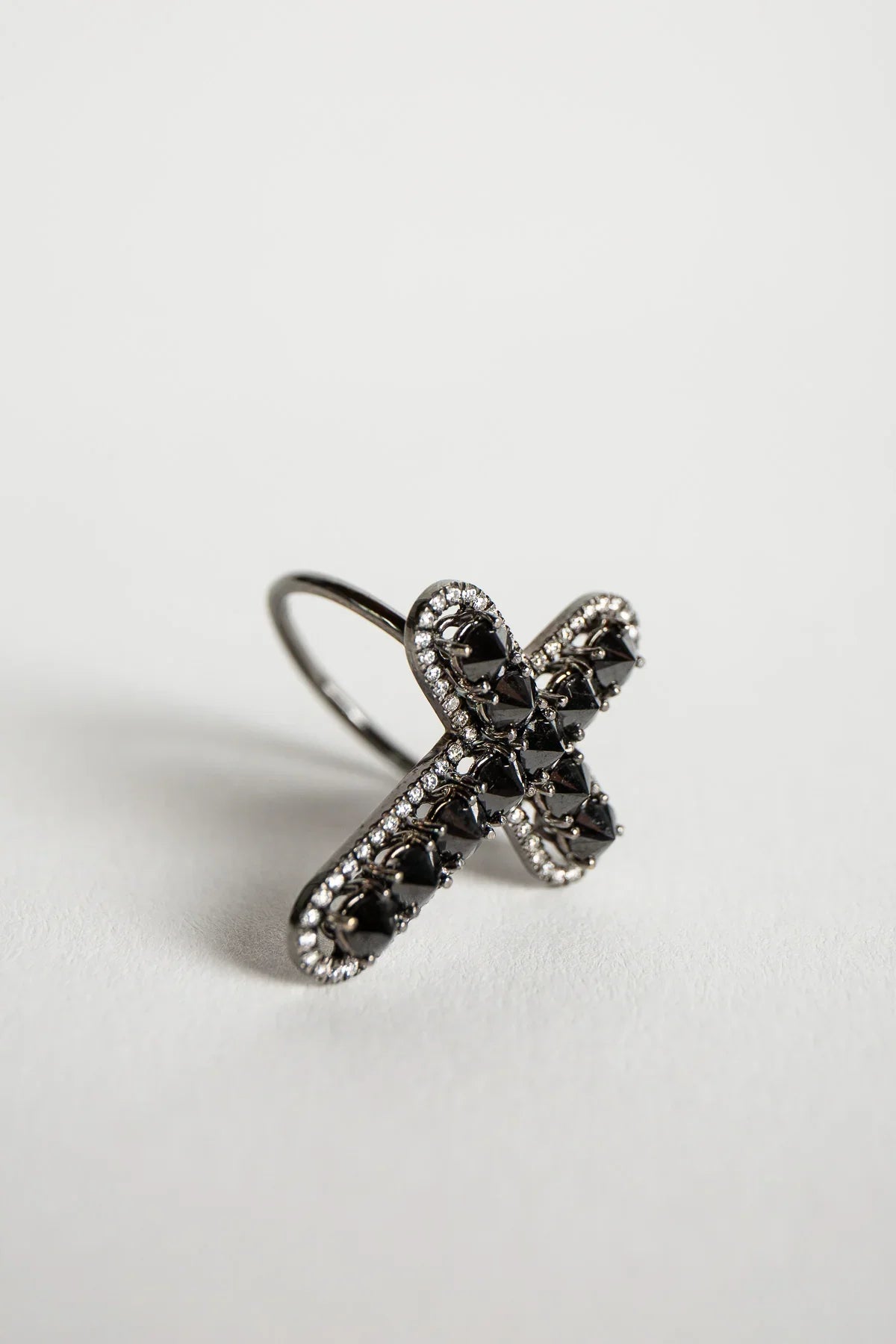 MAXFIELD PRIVATE COLLECTION | BLACK DIAMOND CROSS RING
