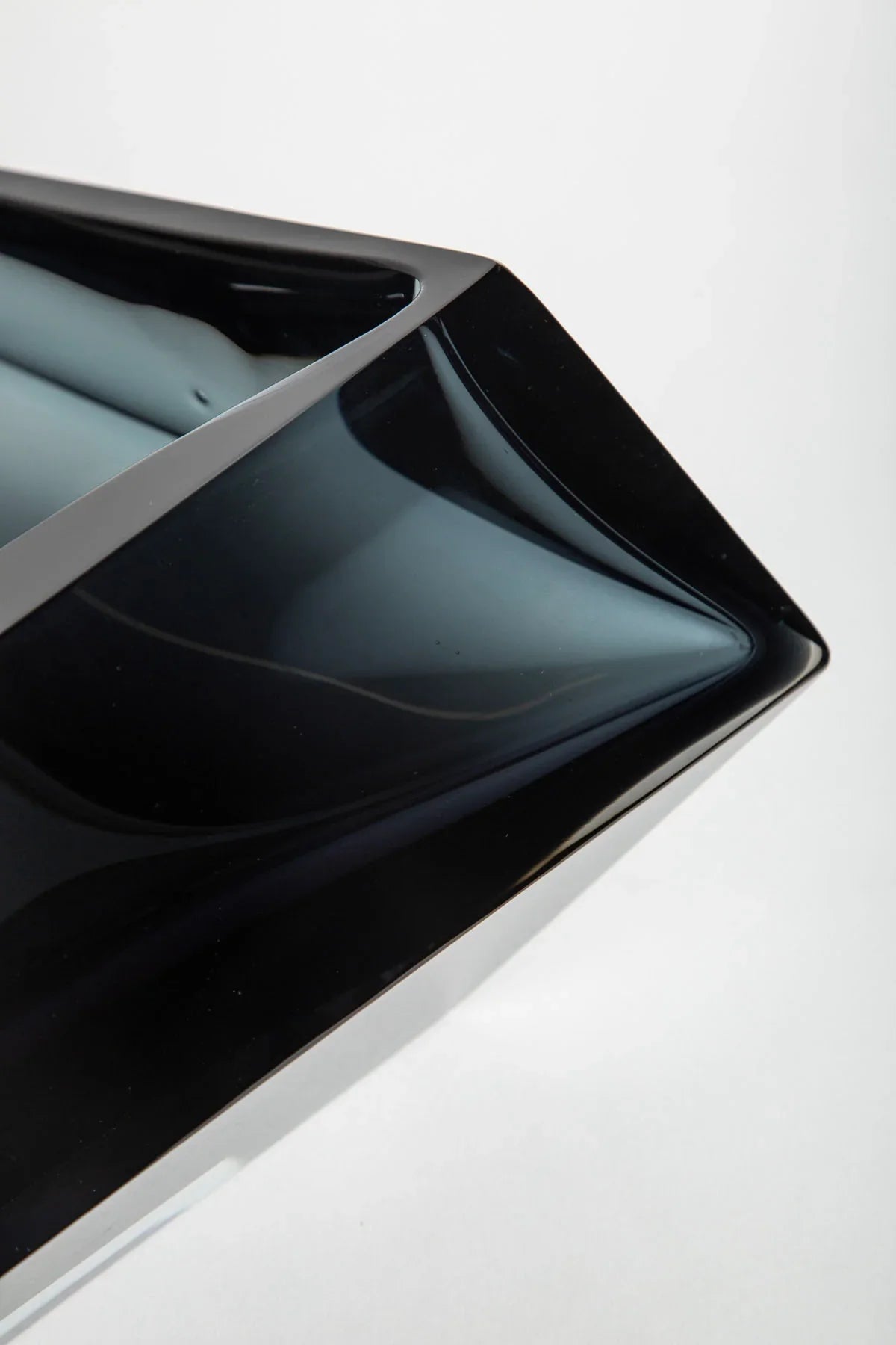 MAXFIELD PRIVATE COLLECTION | LARGE PURHO MURANO BLACK GLASS BOWL