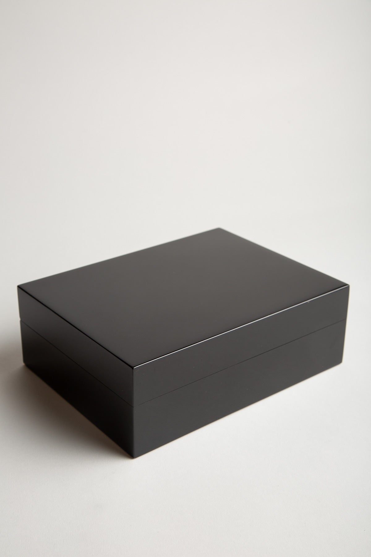 ELIE BLEU | GAME BOX