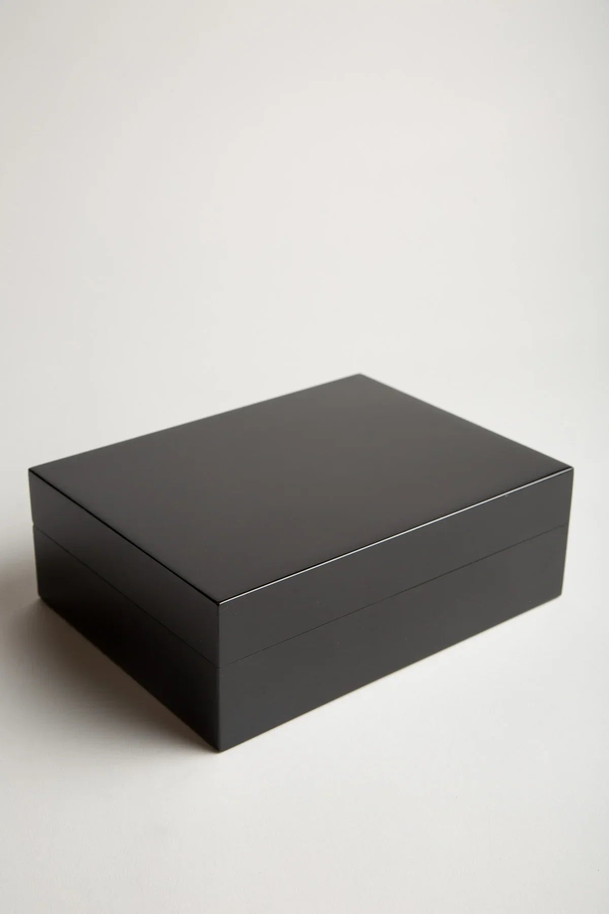 ELIE BLEU | GAME BOX