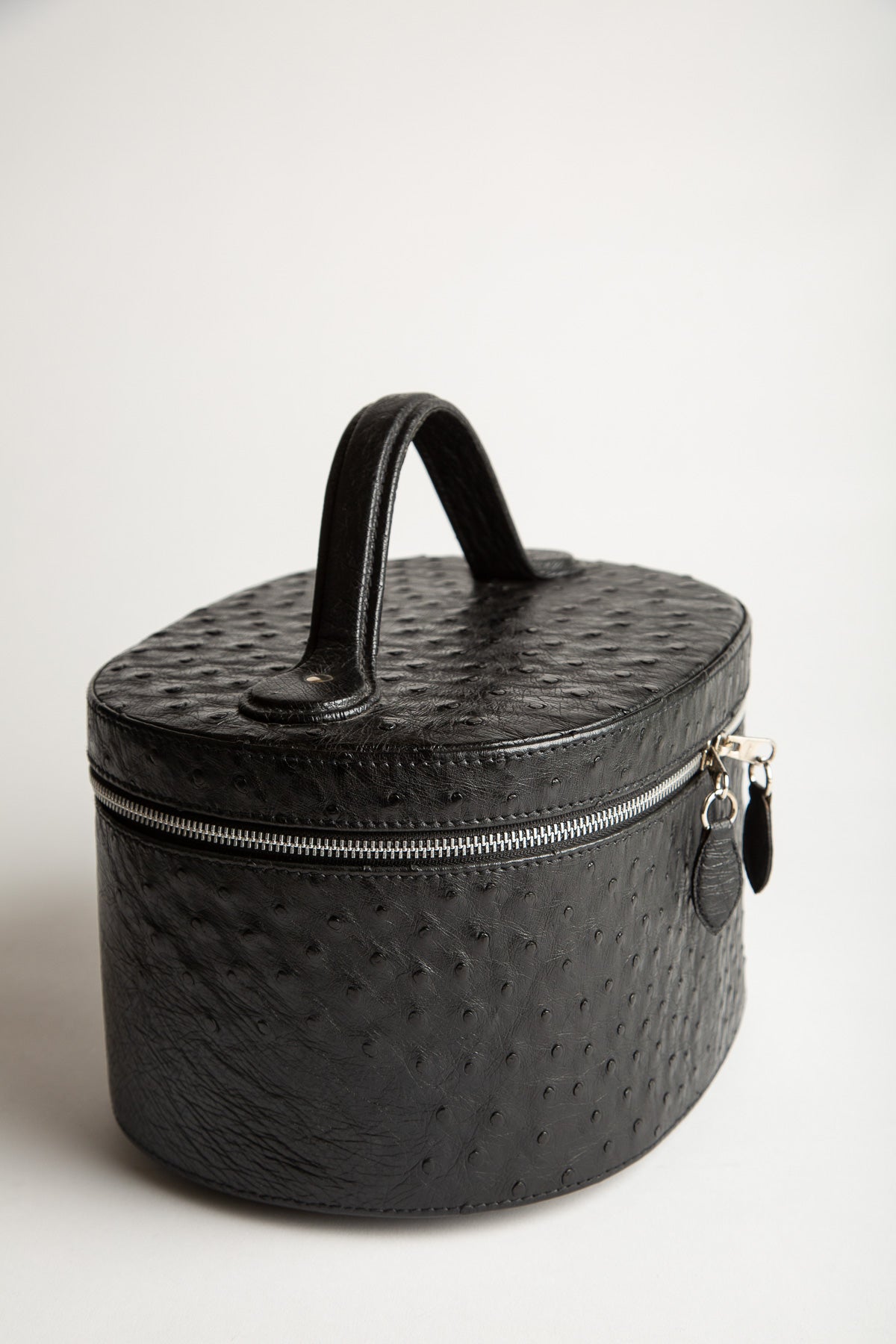 MAXFIELD PRIVATE COLLECTION | OVAL VANITY CASE