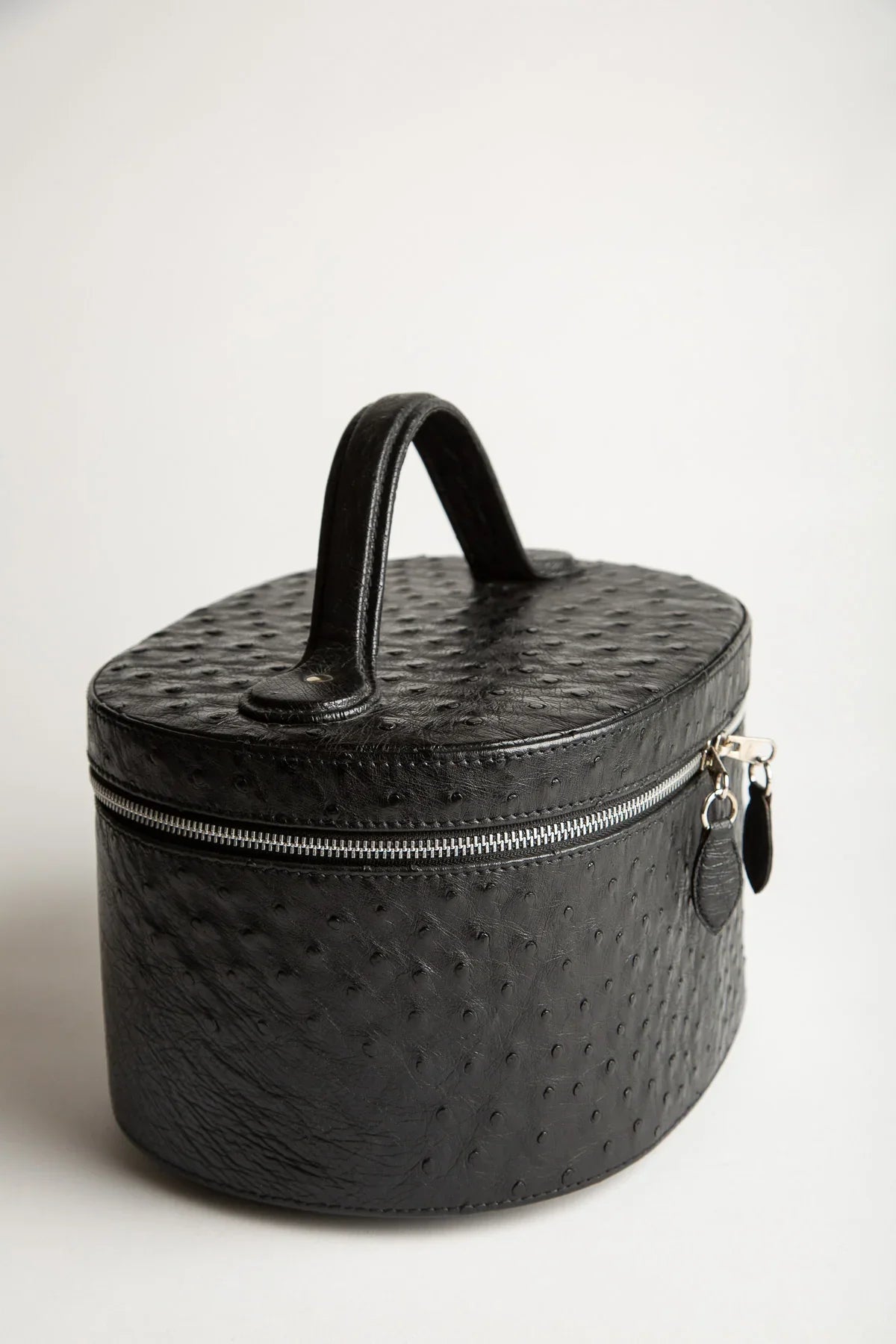 MAXFIELD PRIVATE COLLECTION | OVAL VANITY CASE