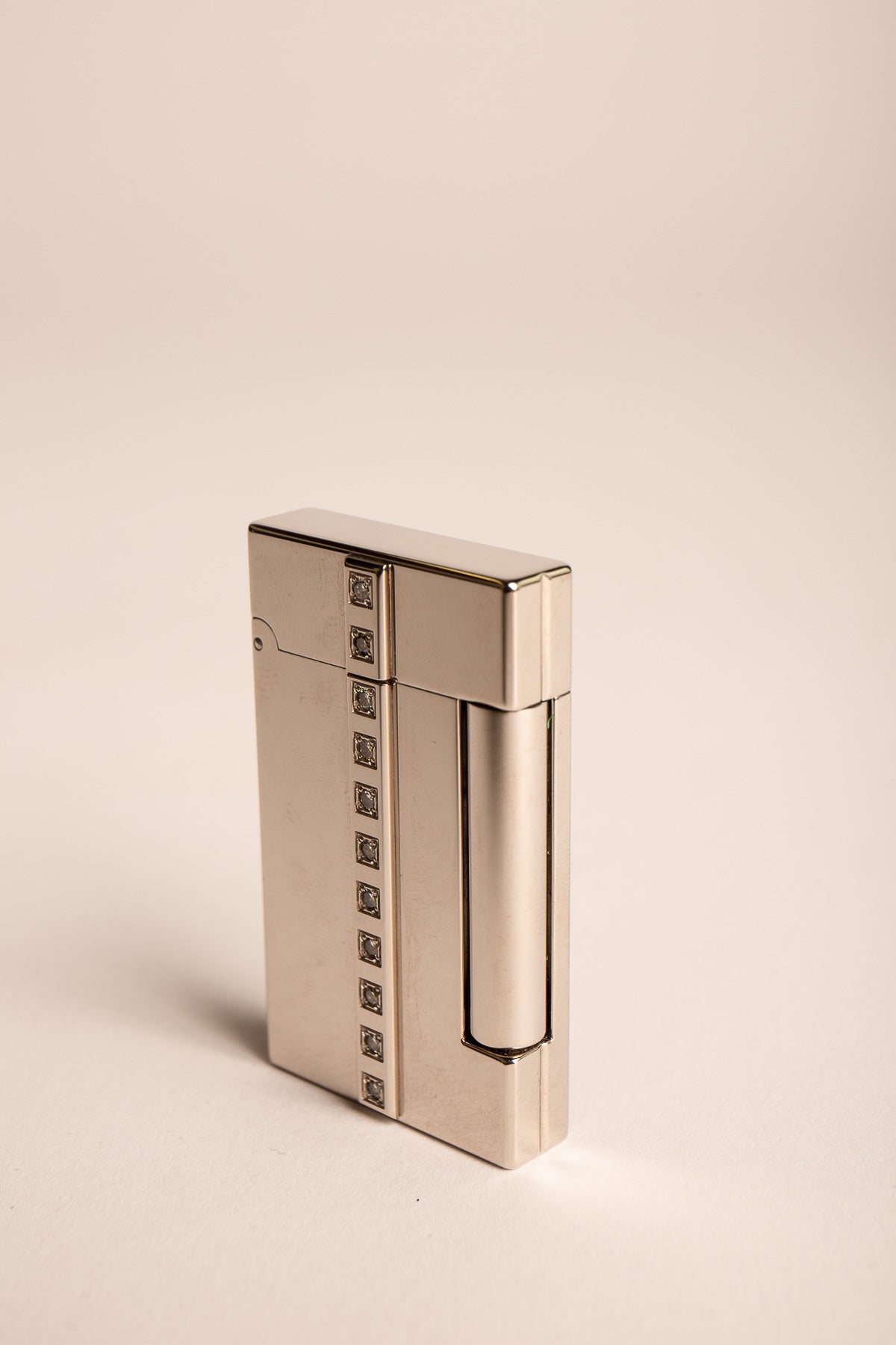 MAXFIELD PRIVATE COLLECTION | DIAMOND DUPONT LIGHTER