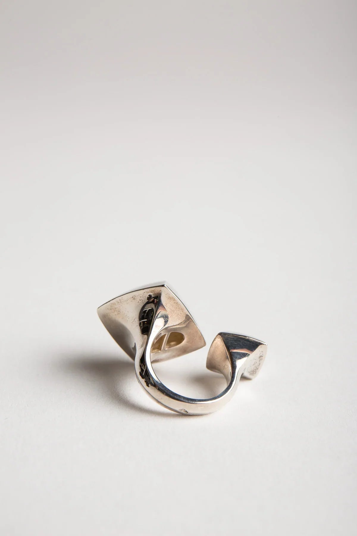 HERMÈS | 1970'S BETWEEN FINGER RING